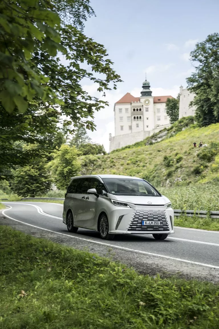 2024 Lexus LM 350h 7 Seater