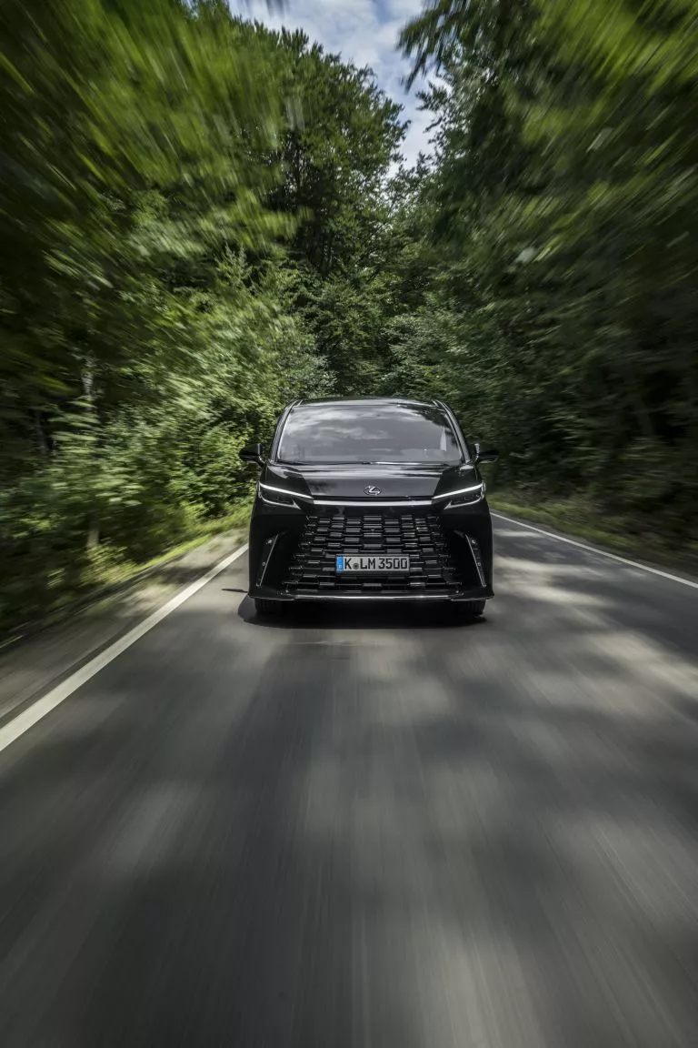 2024 Lexus LM 350h 4 Seater