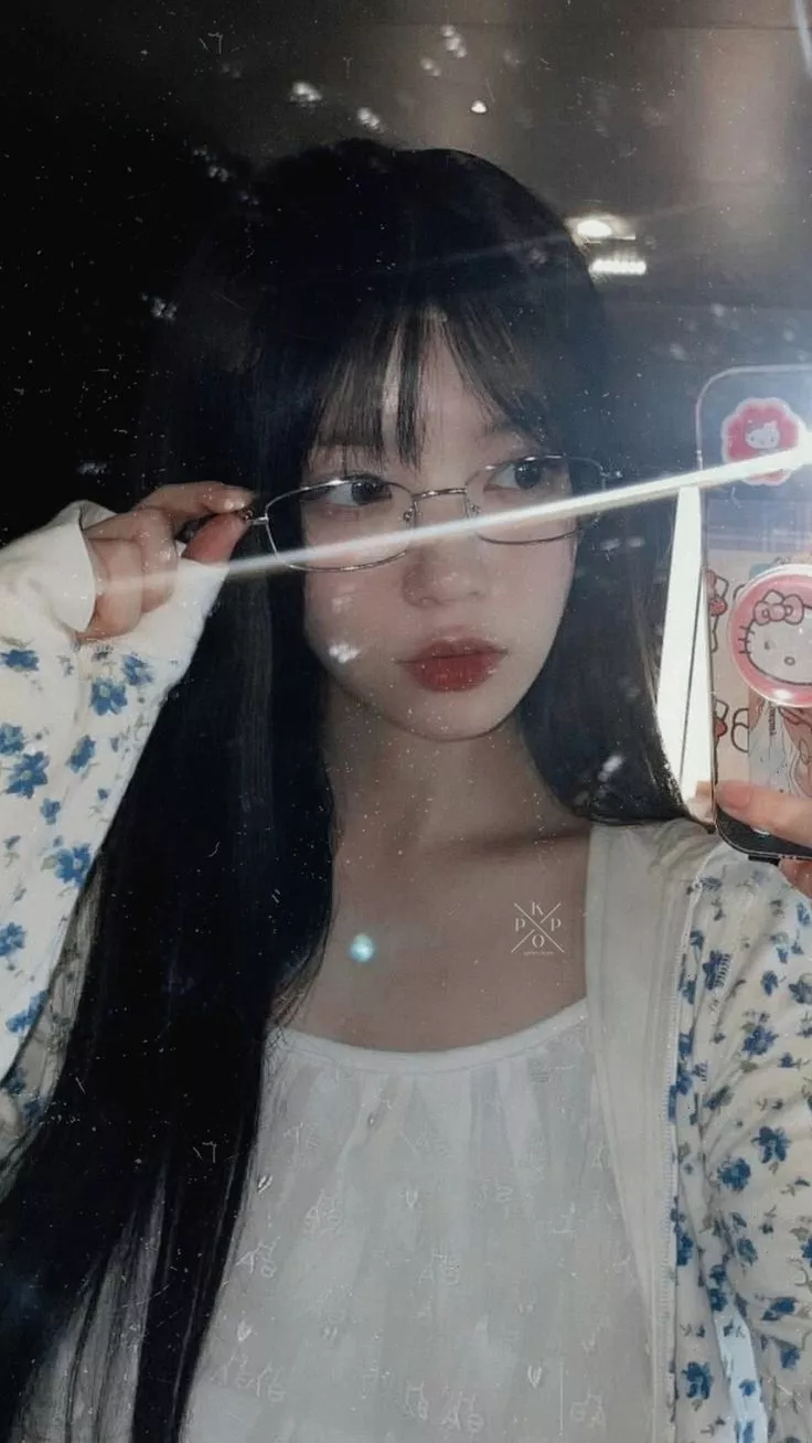 ᜊ moka ꒰ illit ꒱ lockscreens !