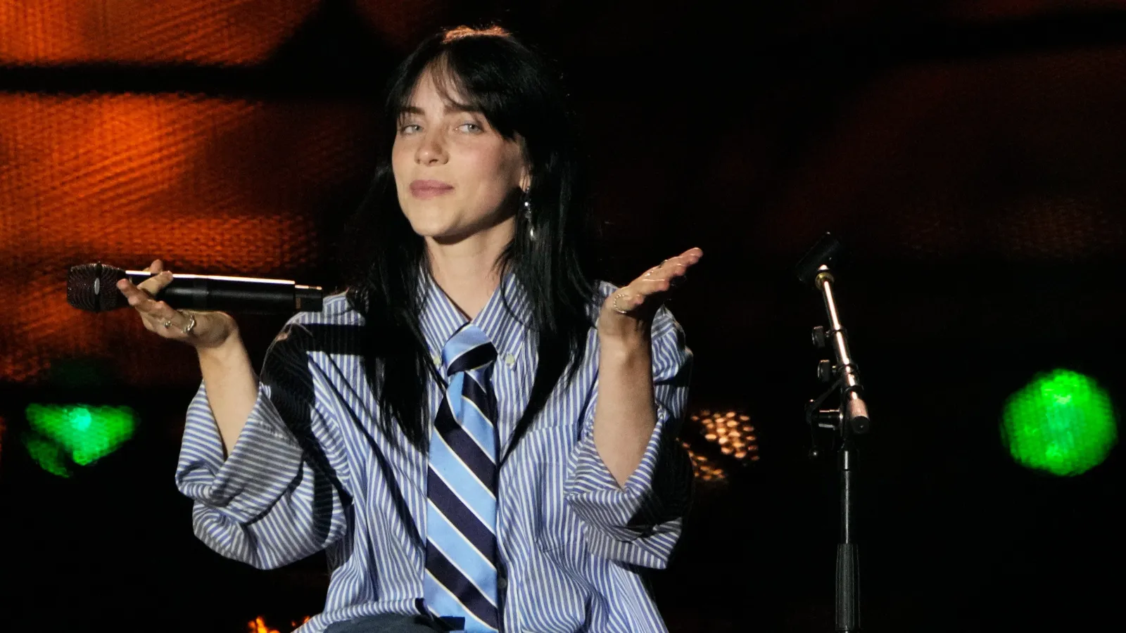 Concert review: Billie Eilish stuns