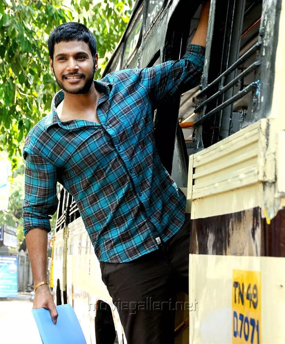 Maanagaram Movie Stills. Regina