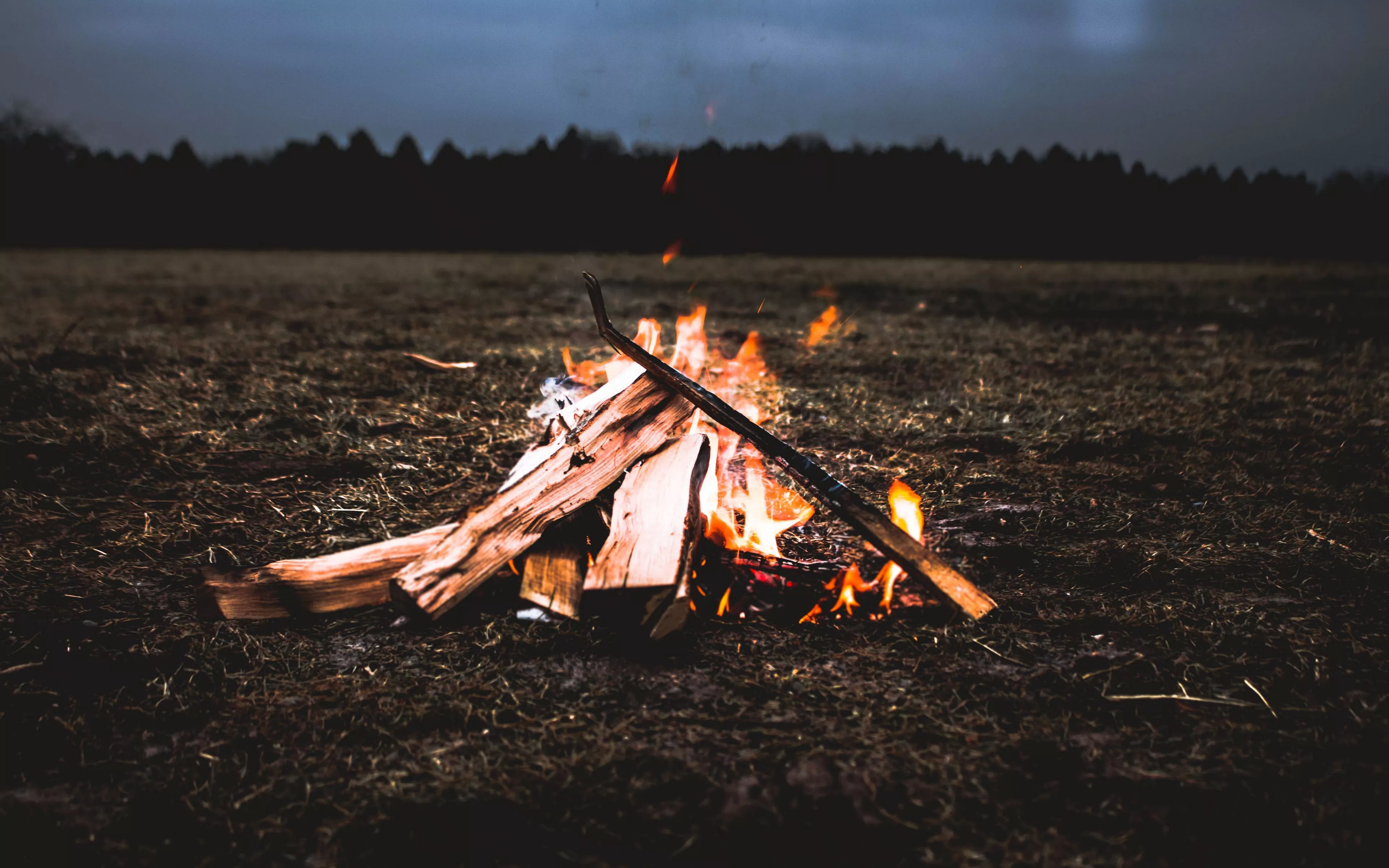 Download wallpaper 3840x2400 bonfire