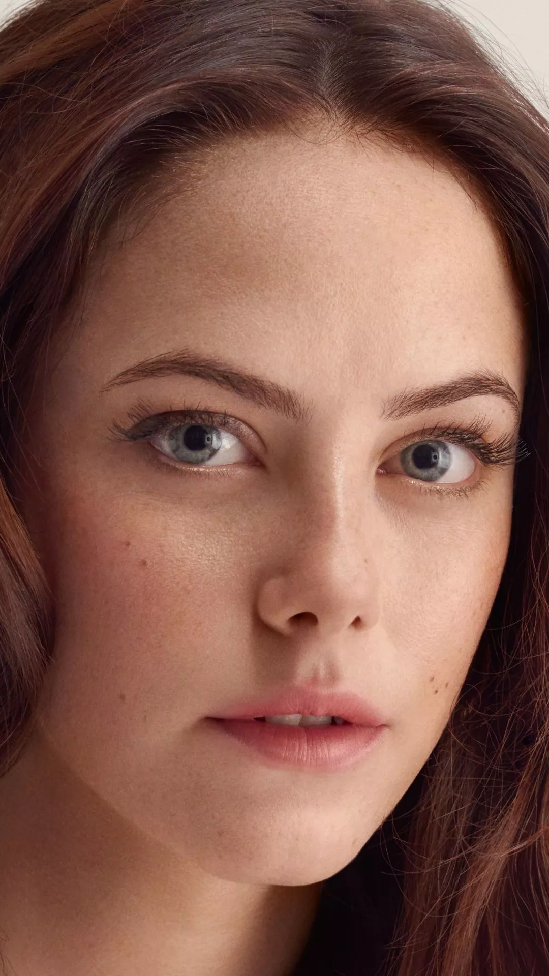 Mobile wallpaper: English, Face