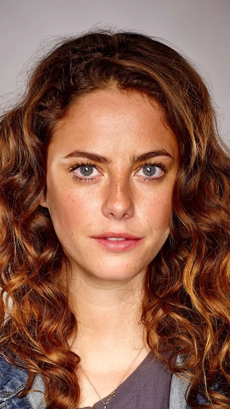 Mobile wallpaper: English, Face