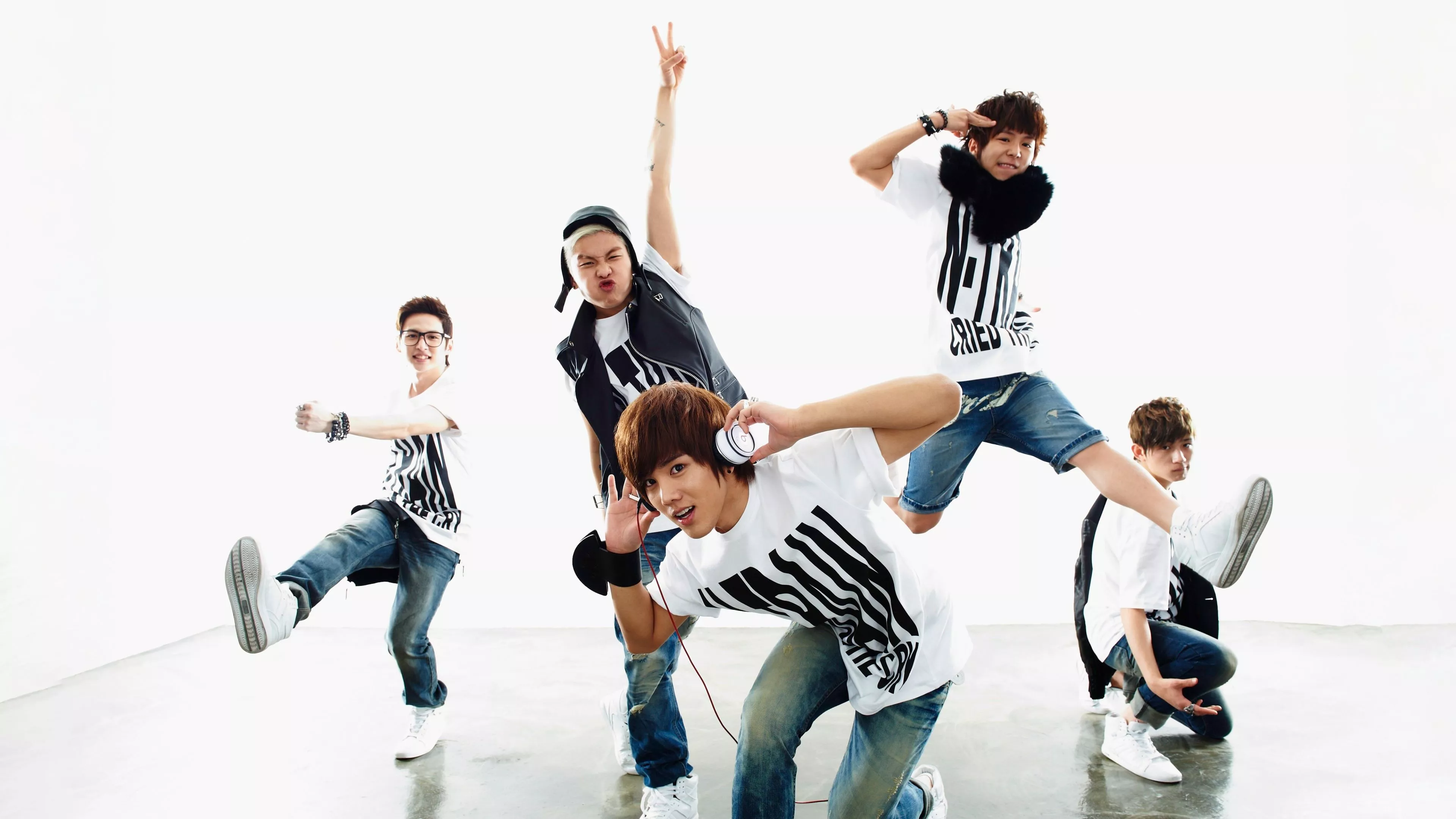 One Direction Wallpaper 4K, White