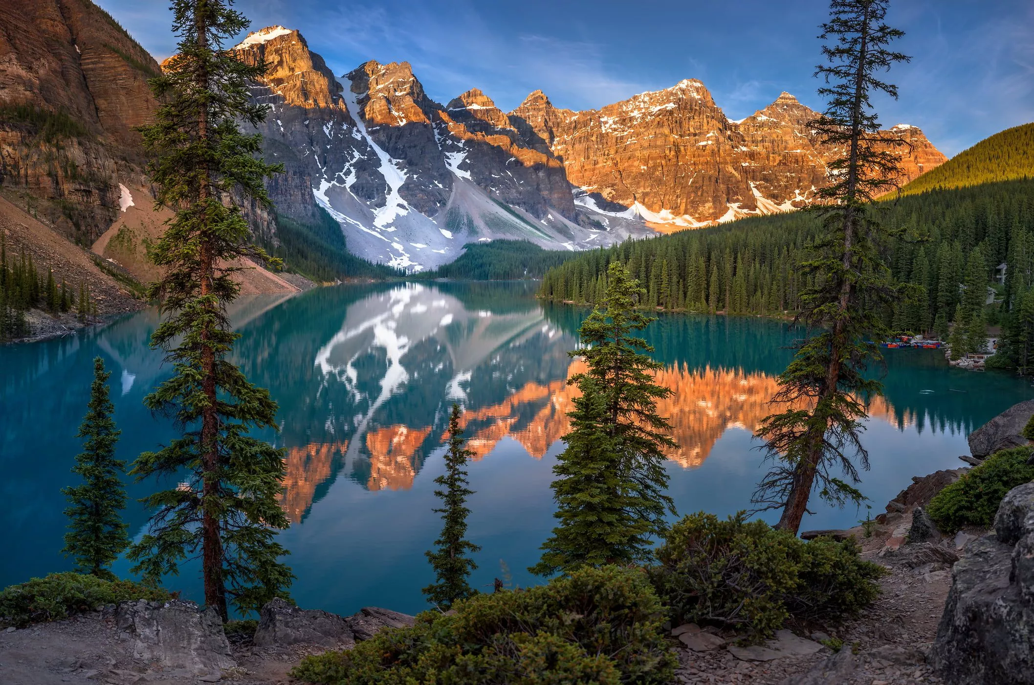 High Resolution Mountain & Lake Photo