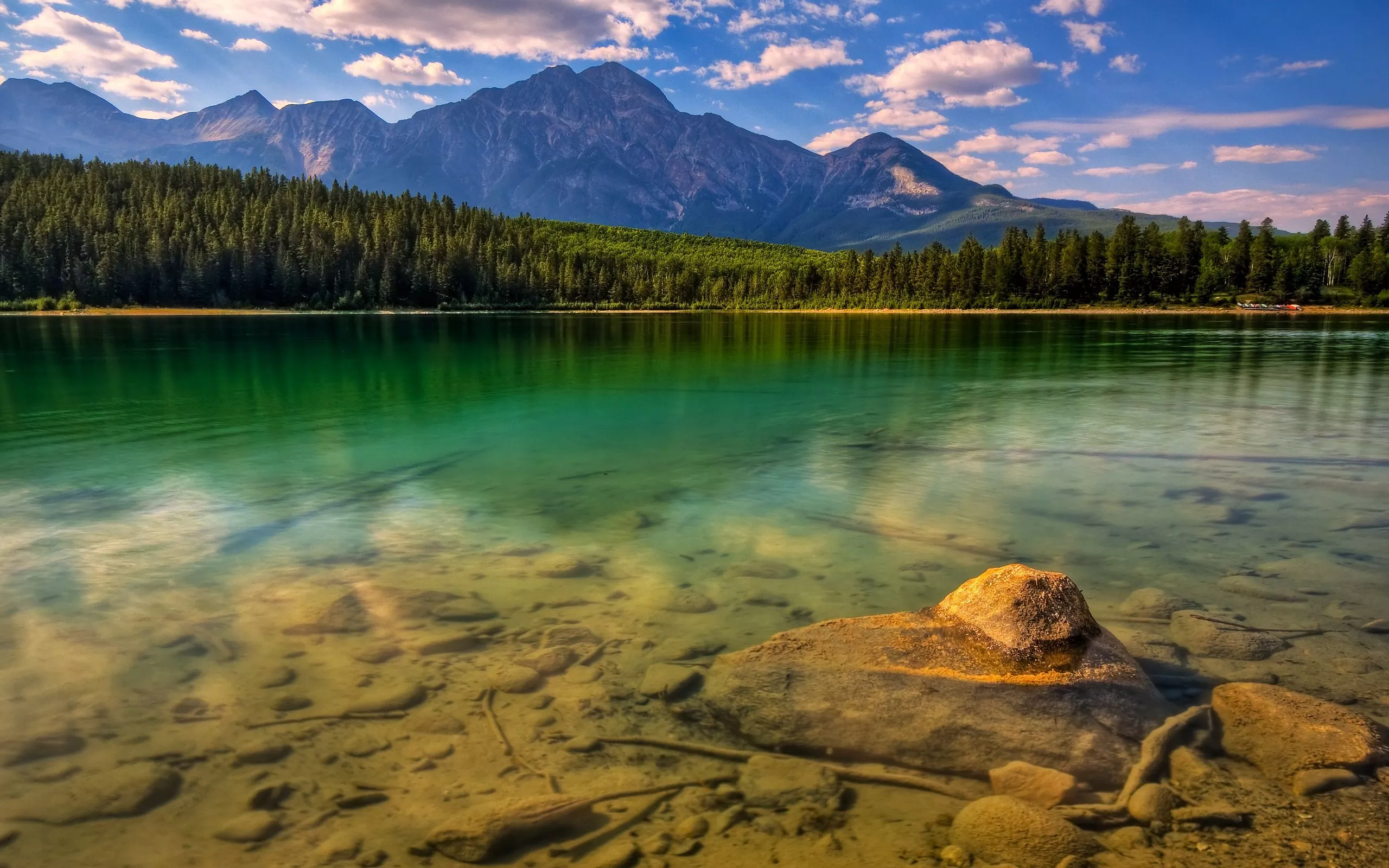 Tranquil Lake Vista HD Wallpaper