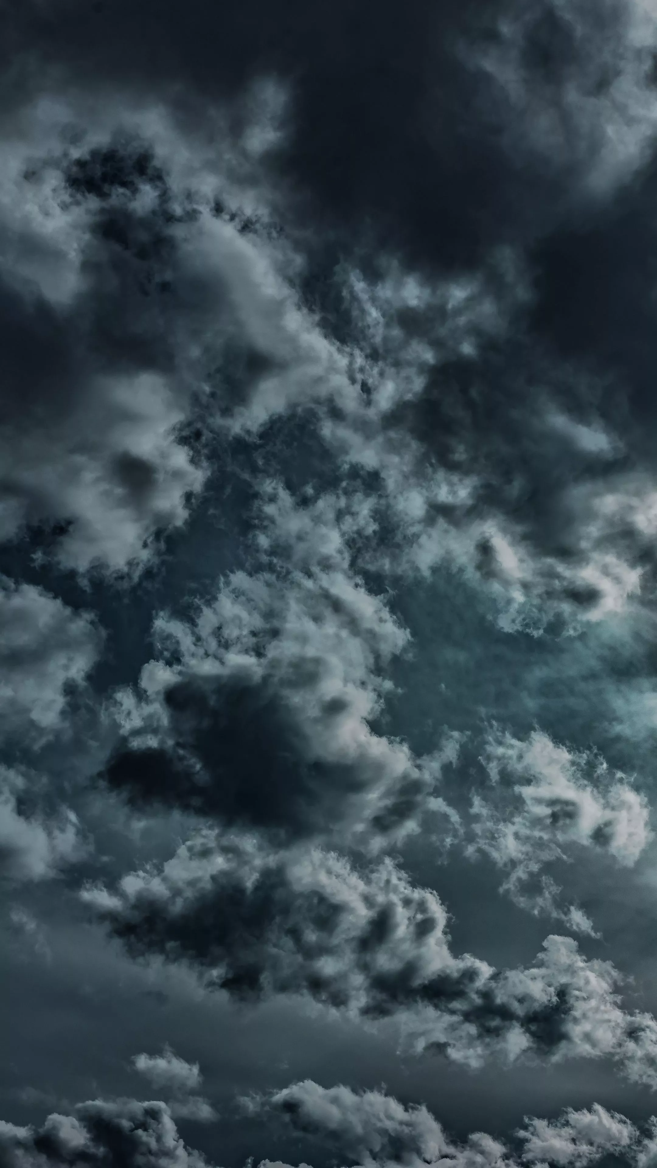 Gray Cloudy Sky Wallpaper