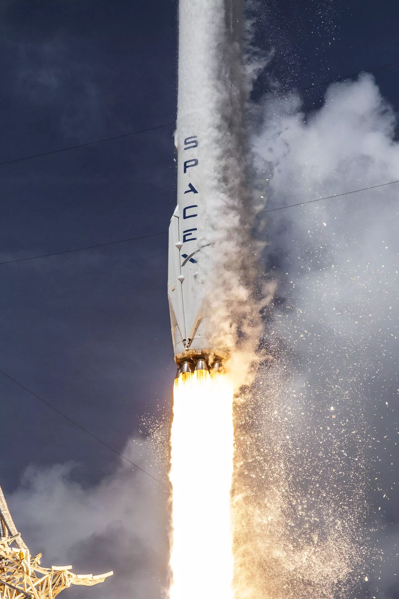 SpaceX Falcon 9 Take Off Wallpaper