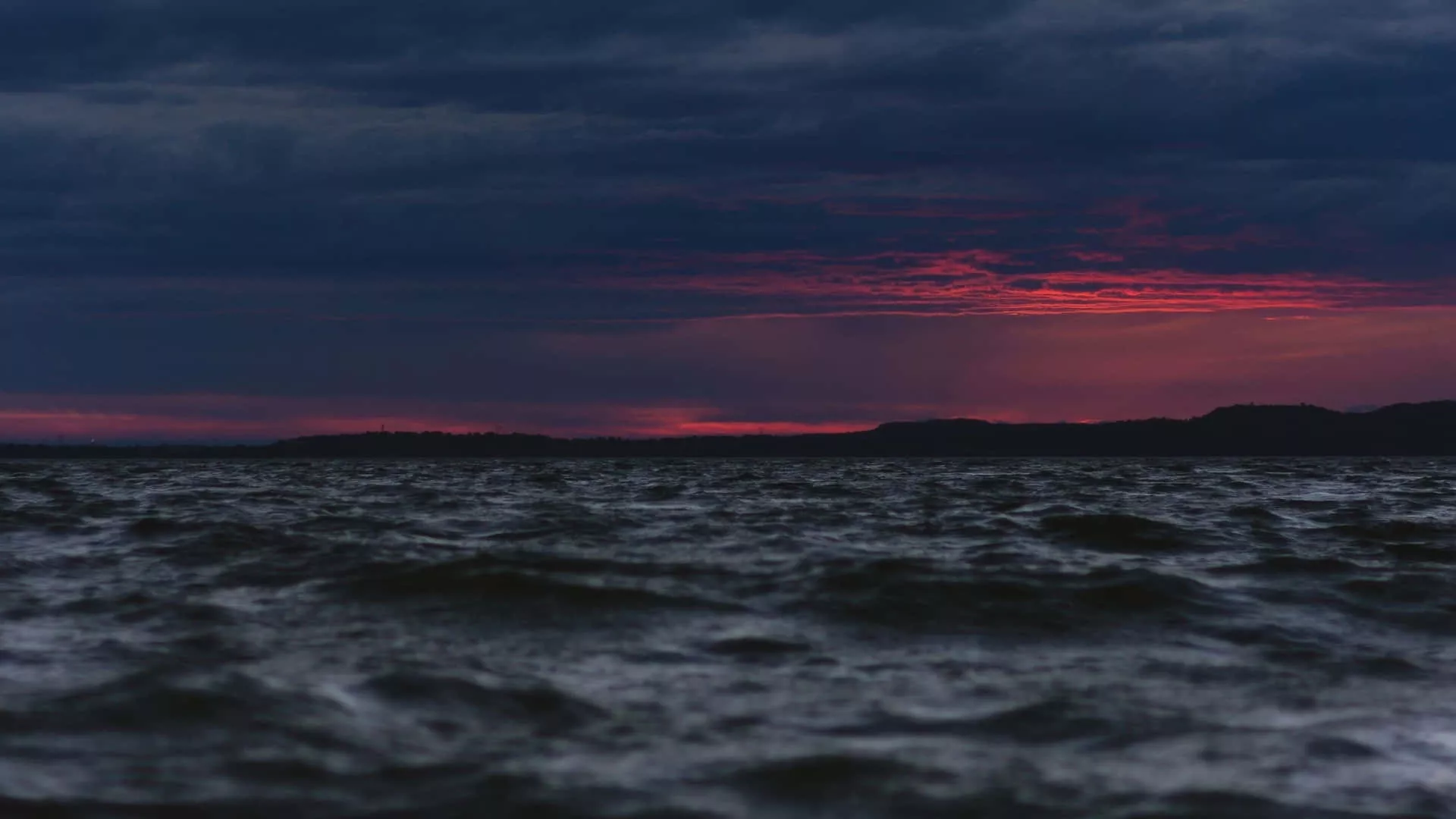 4k Black Ocean Wallpaper