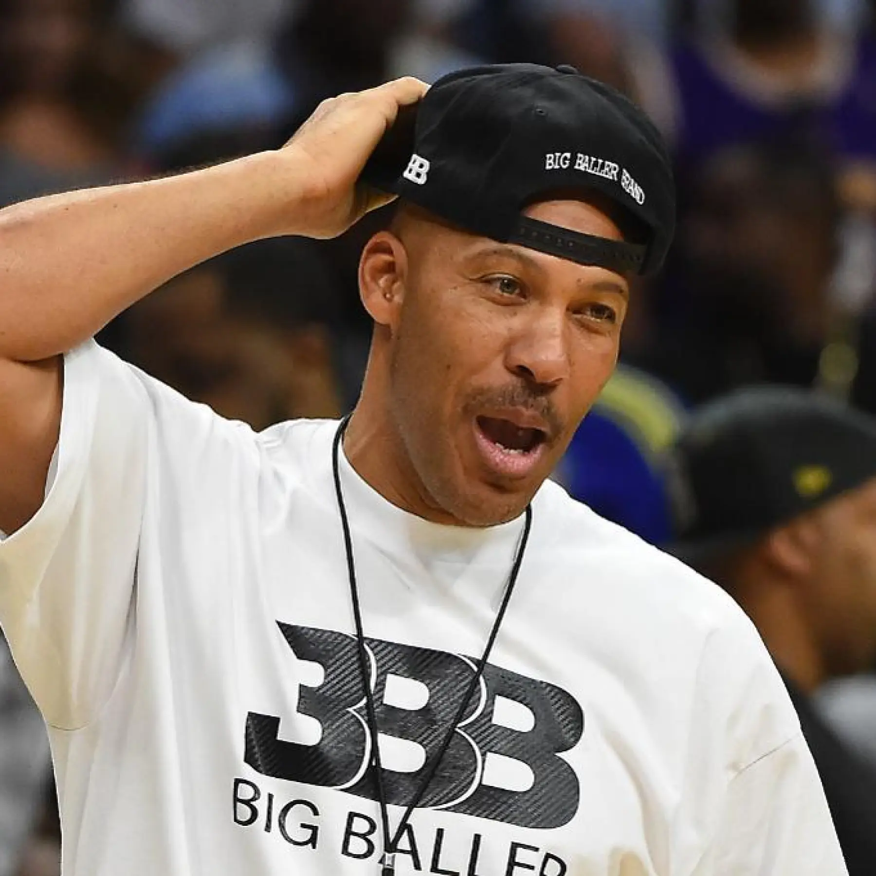 Lakers stay the course as LaVar Ball