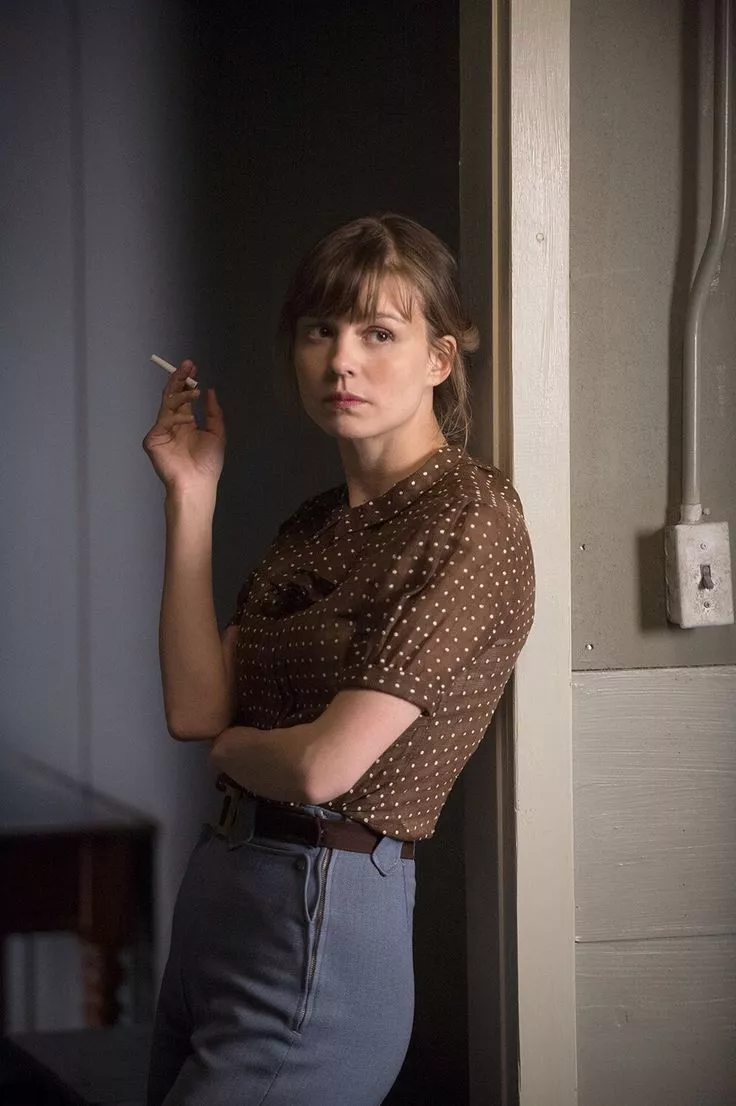Katja Herbers as Helen Price