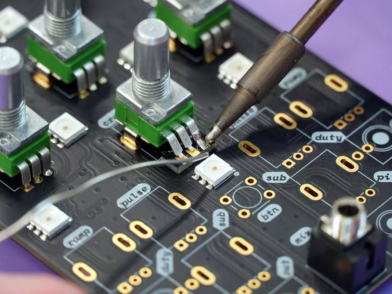 Free 납땜 & Soldering Image