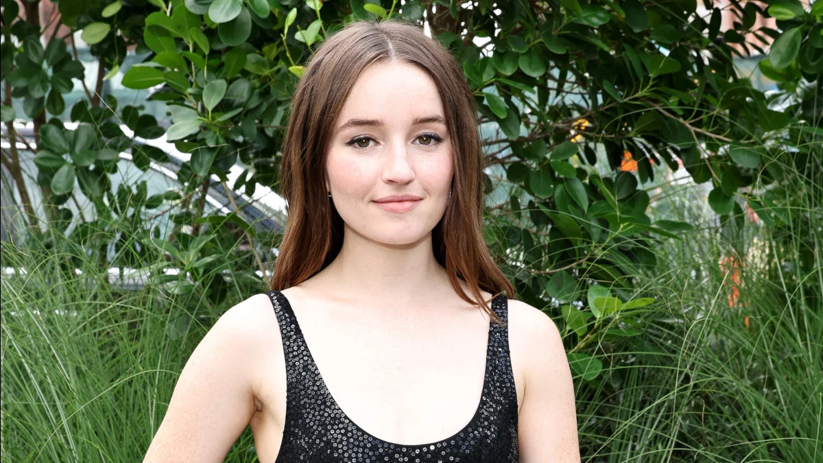 Casts Kaitlyn Dever as Abby