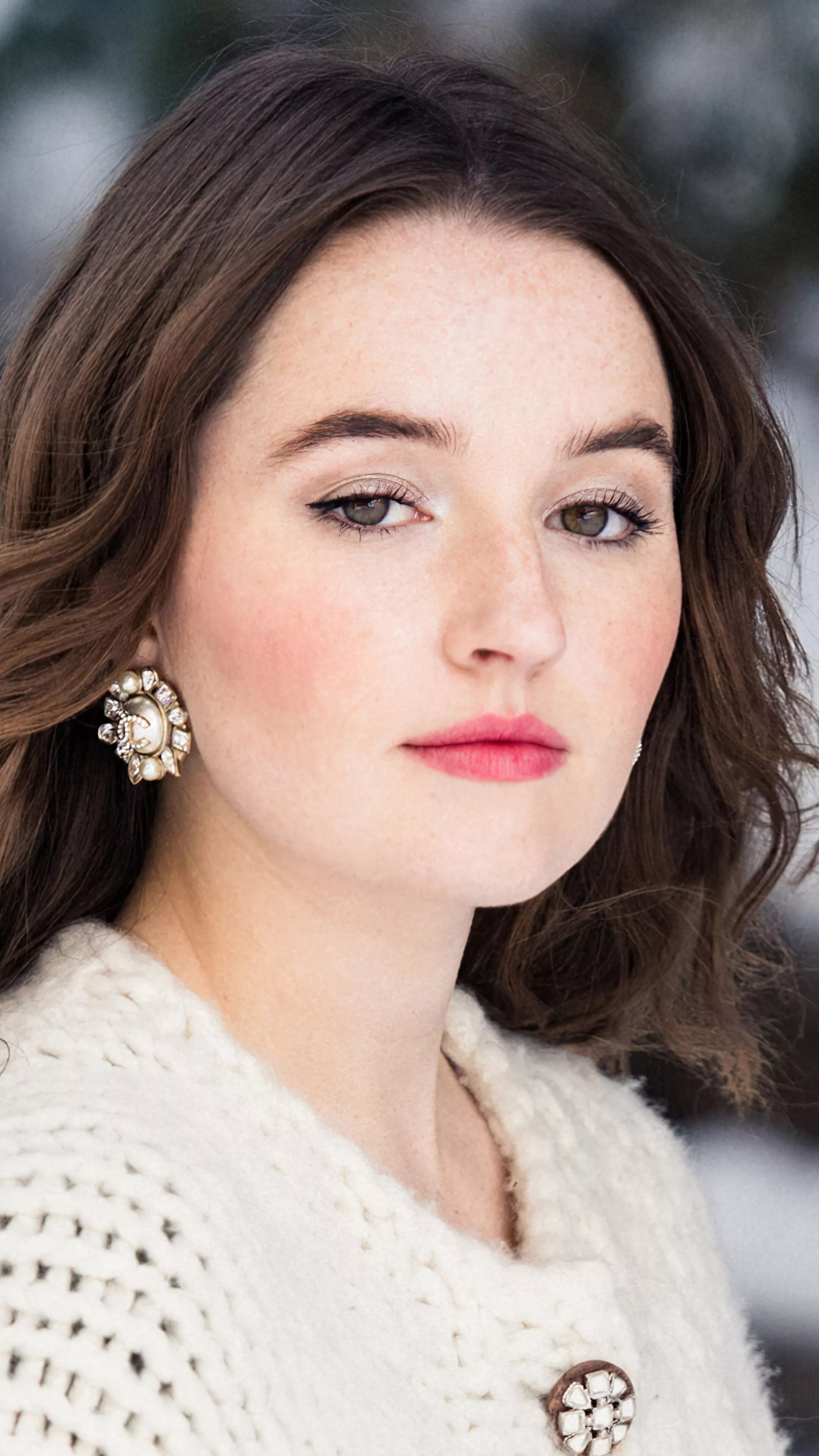Kaitlyn Dever, 4k HD Phone Wallpaper