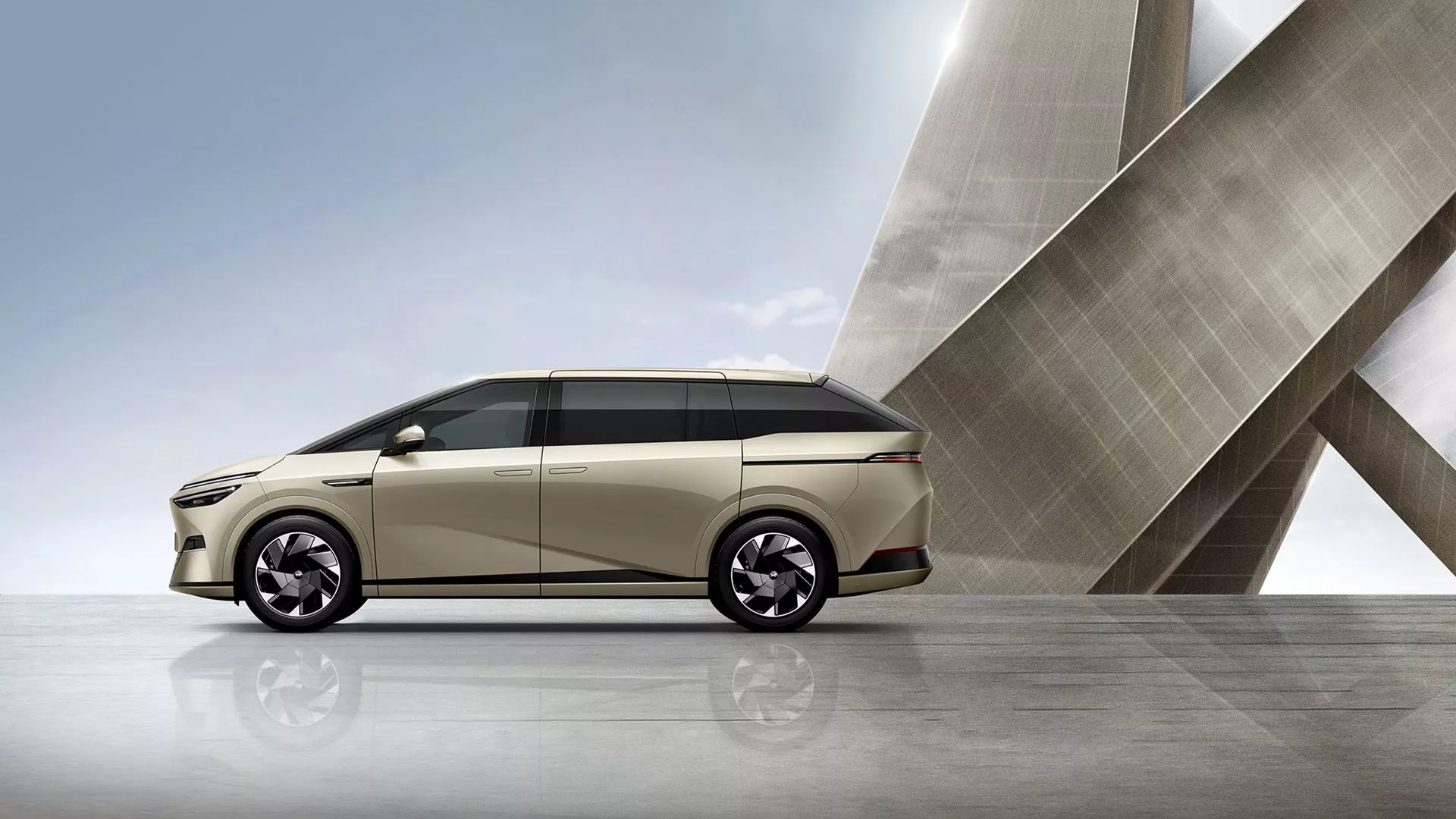 XPENG Unveils XPENG X9, an Electric 7