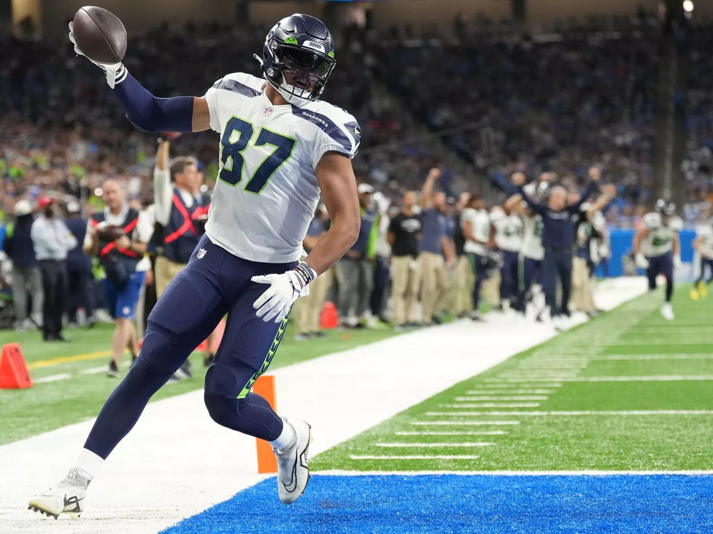 Seahawks TE Noah Fant questionable to