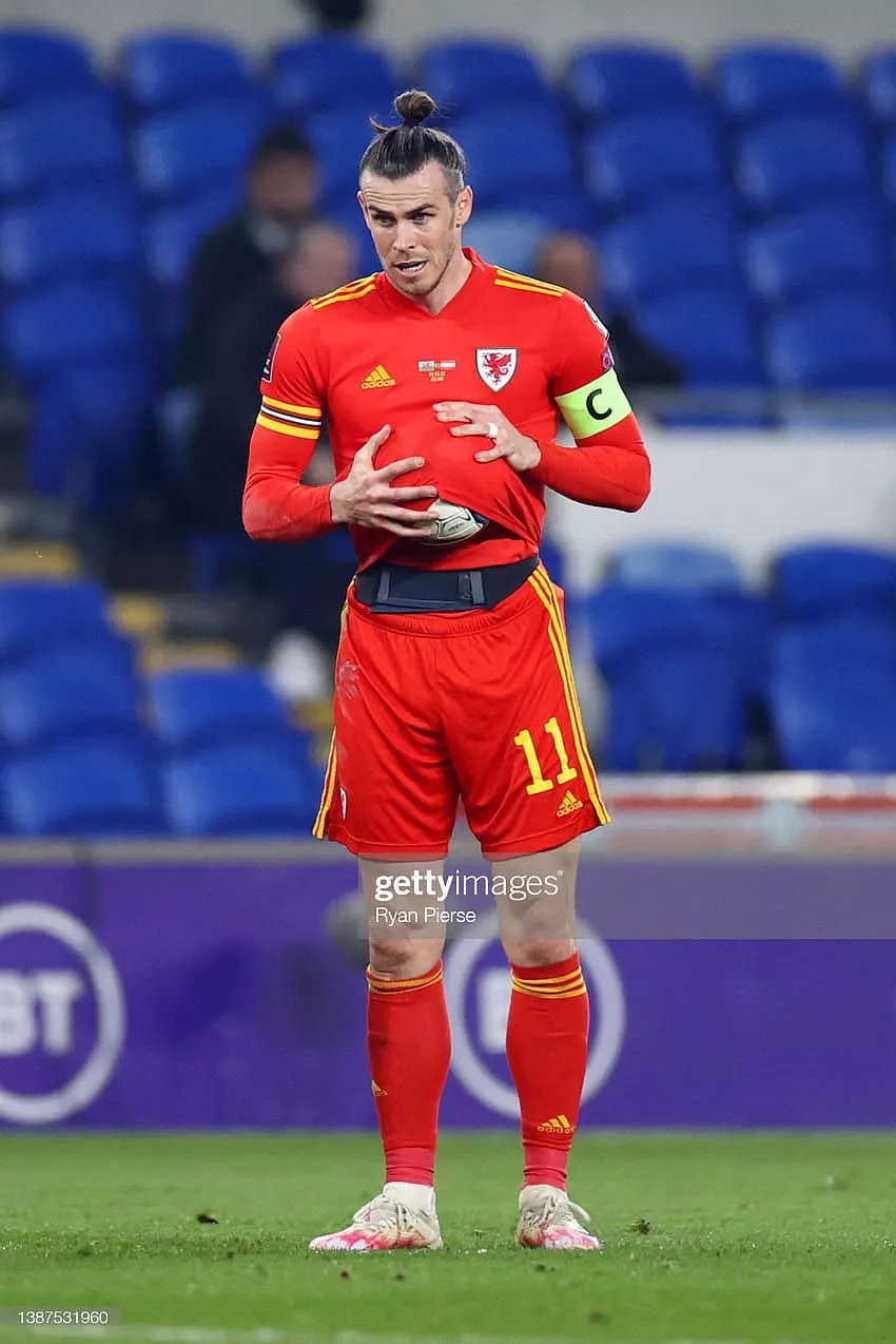 Gareth Bale of Wales prepares to take a
