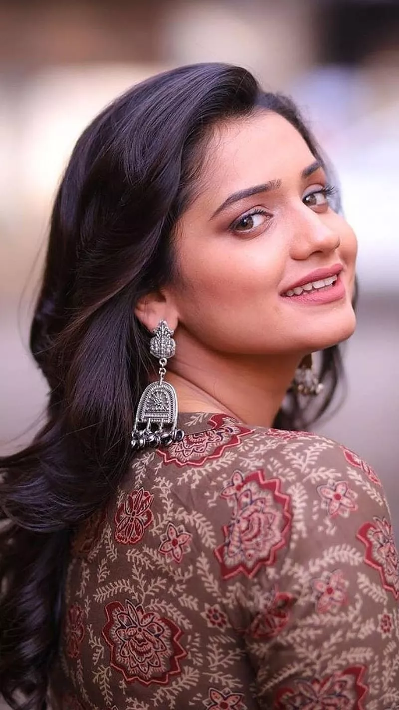 Heroine, Hruta Duragale, Smile, HD