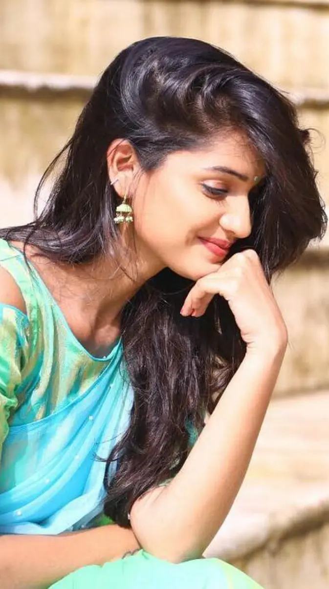 Hruta Durgule wallpaper