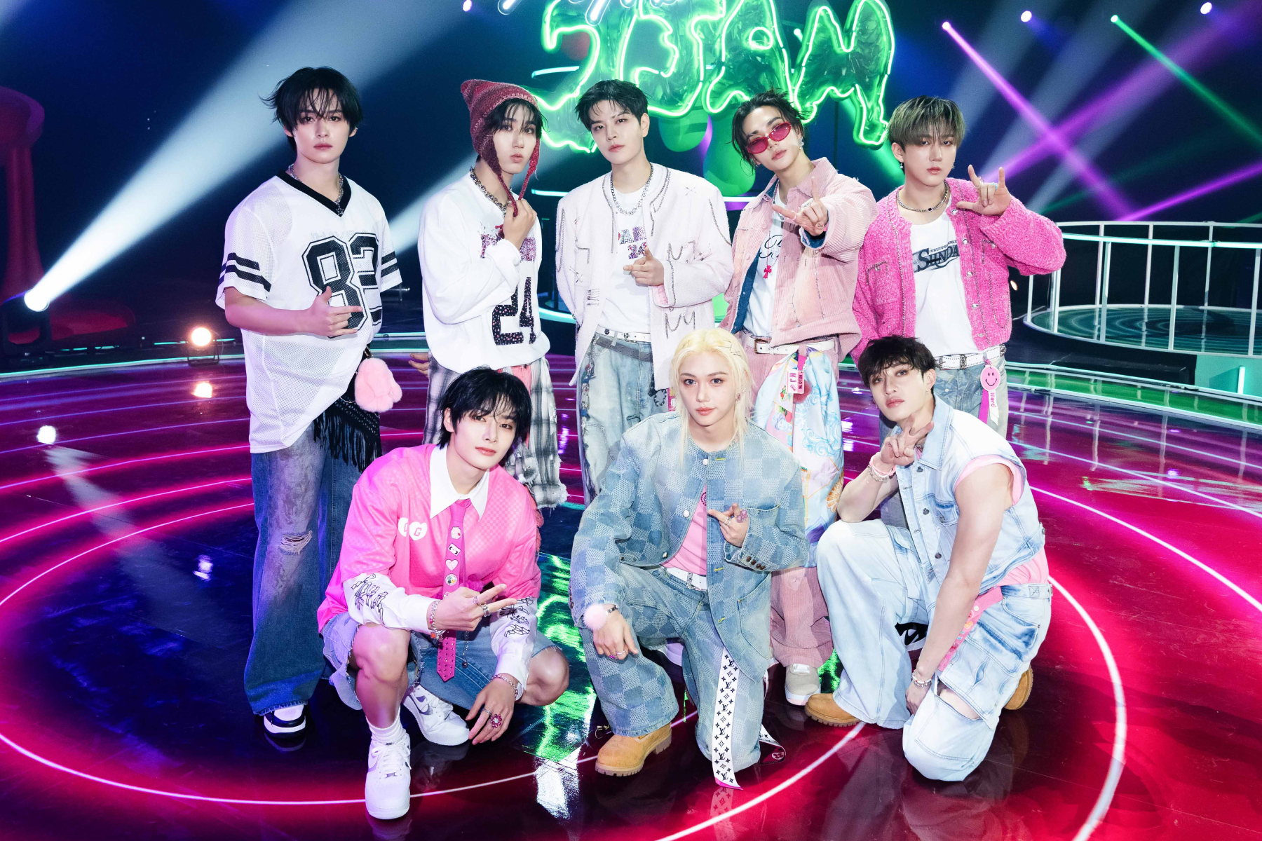 Stray Kids' 'Hop' Bows at Number One