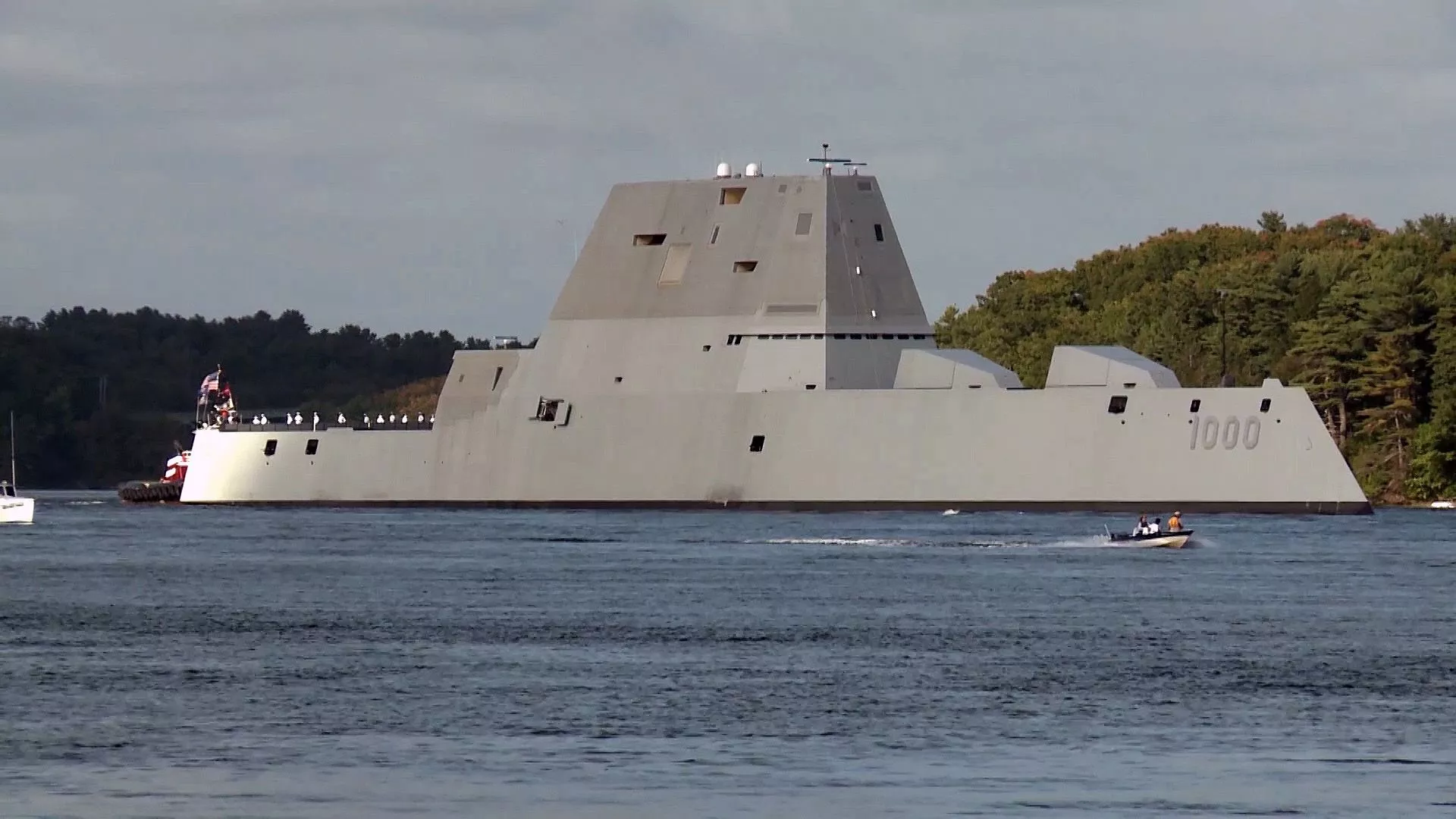 USS Zumwalt (DDG 1000) Departs