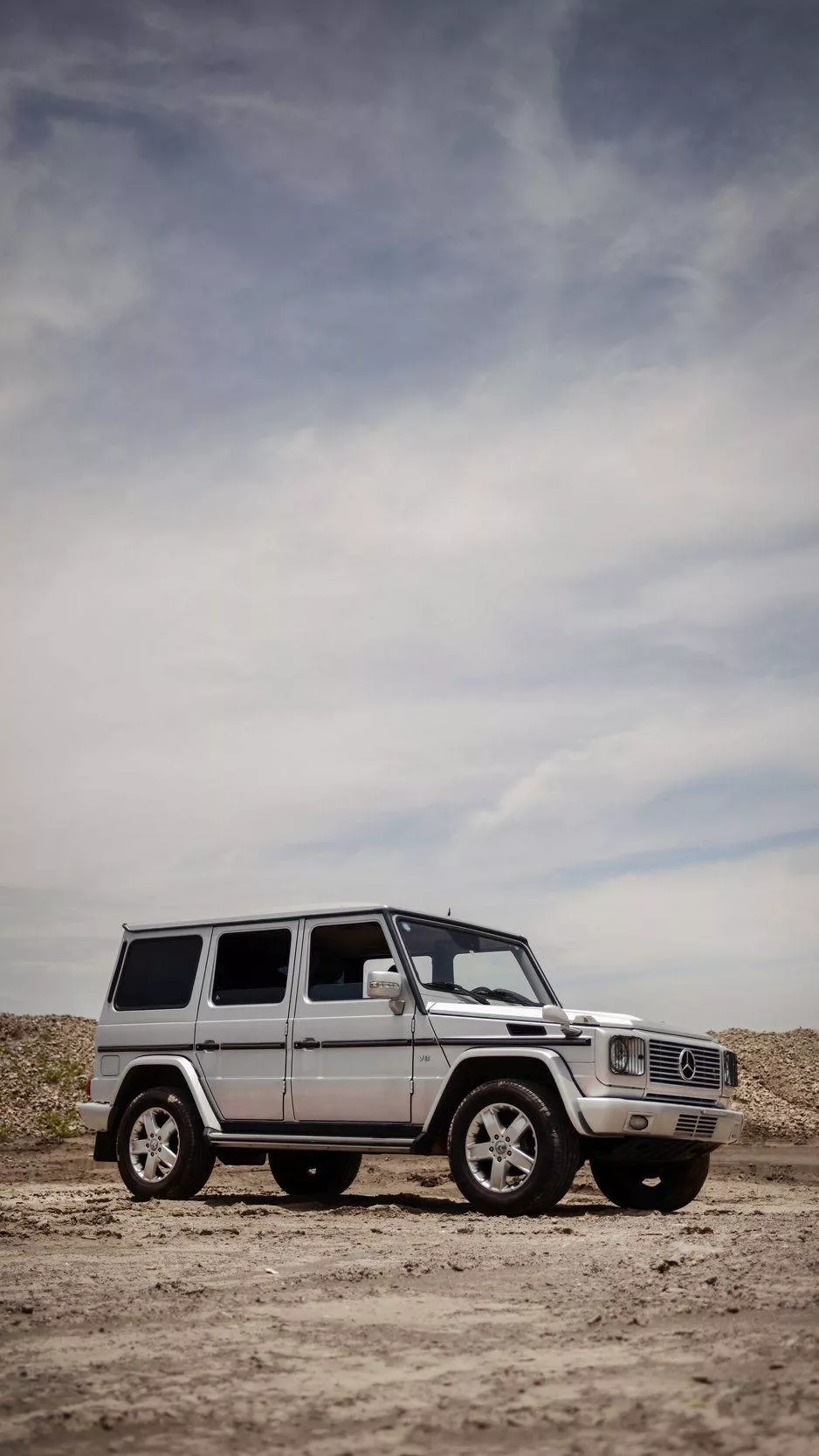 Silver Suv Mercedes iPhone X Wallpaper