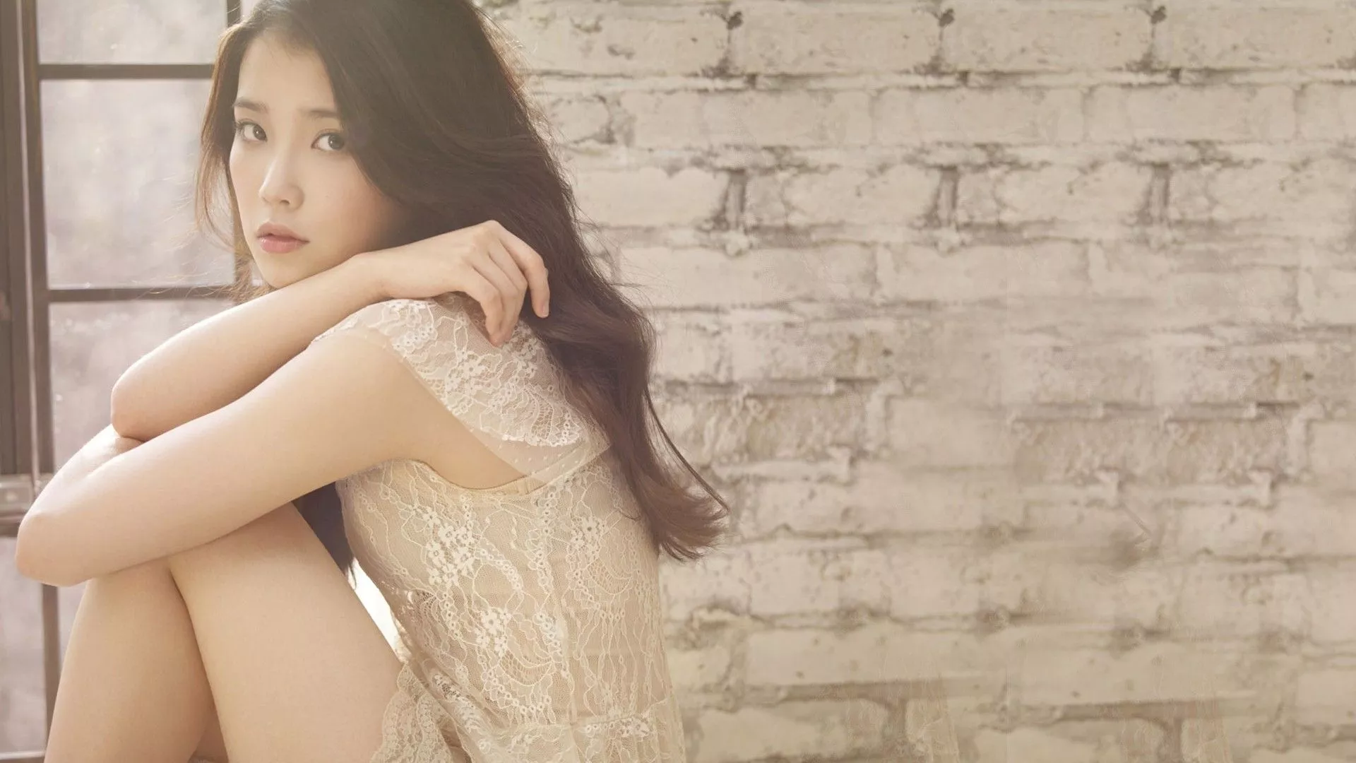 Download Music IU HD Wallpaper