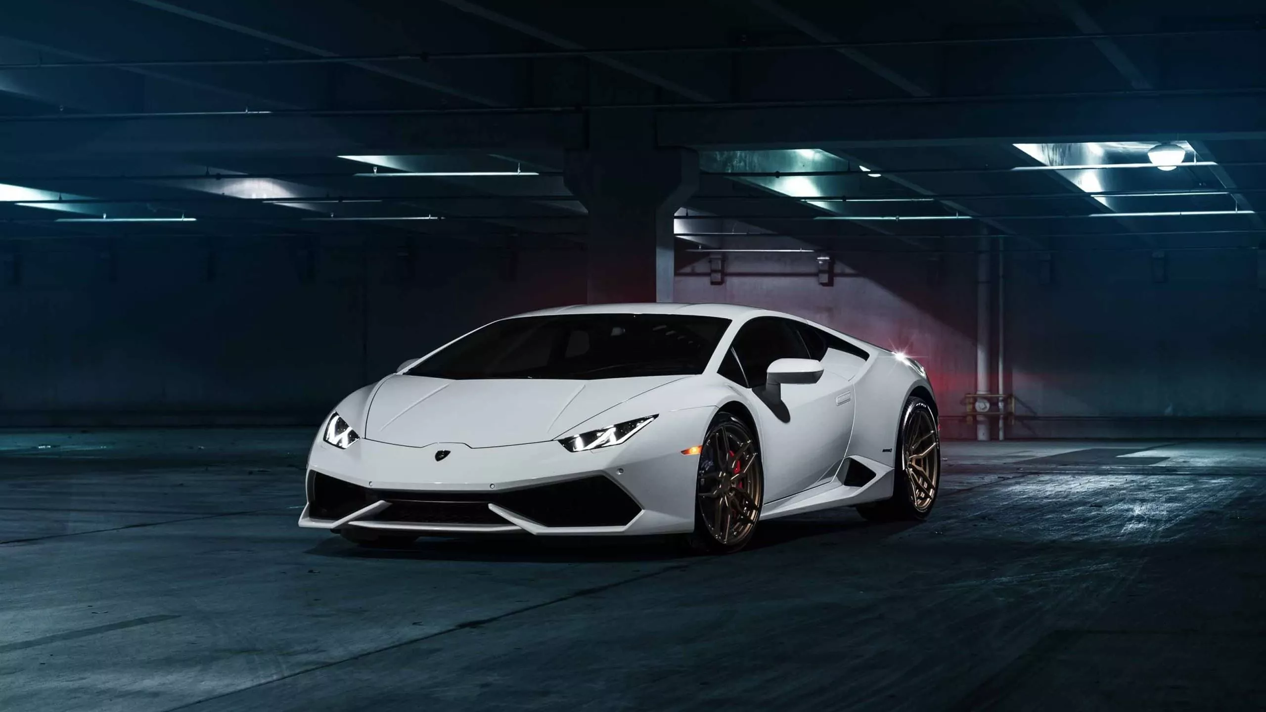 White Lamborghini MacBook Air Wallpaper