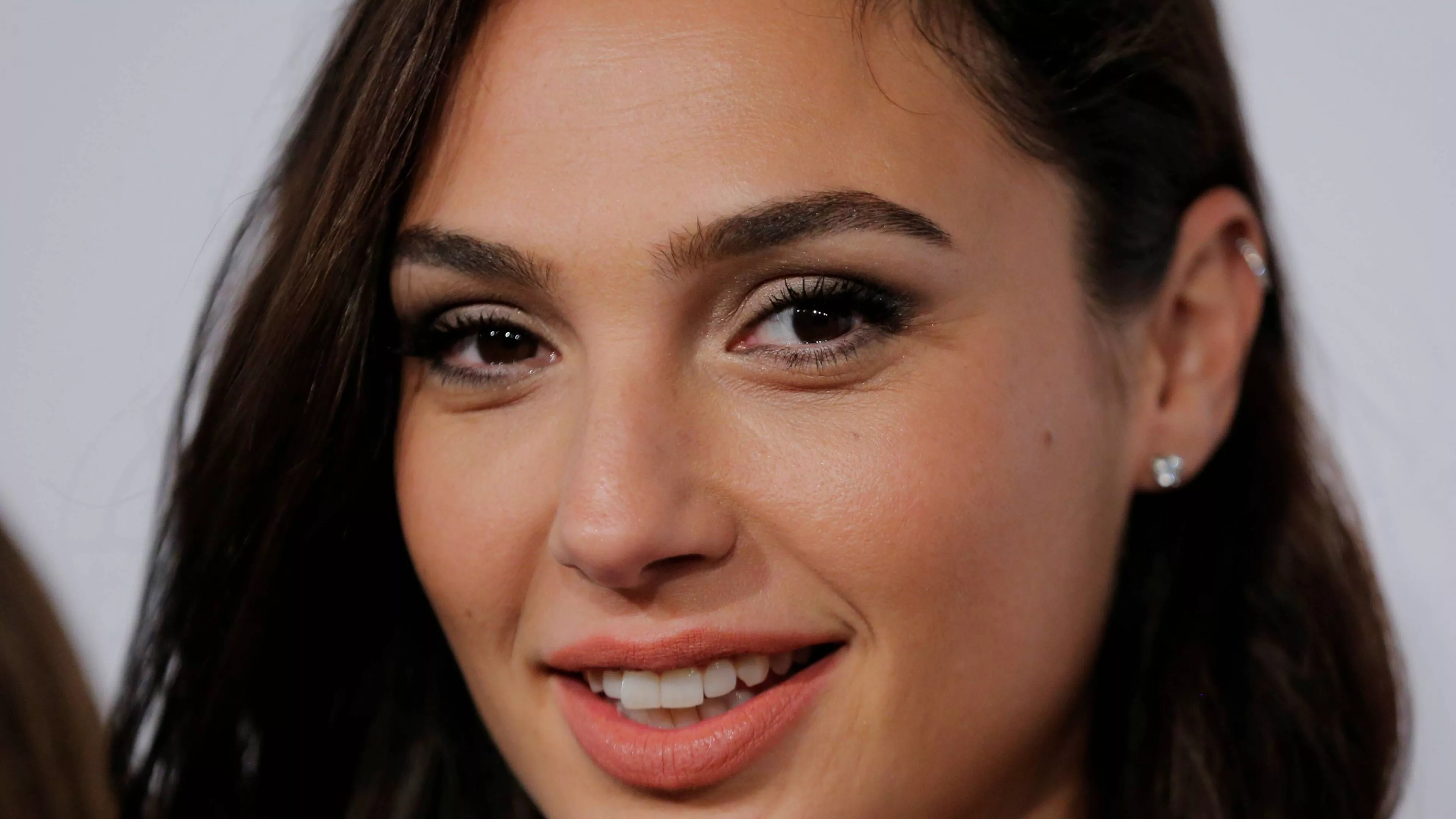 Download wallpaper 3840x2160 gal gadot