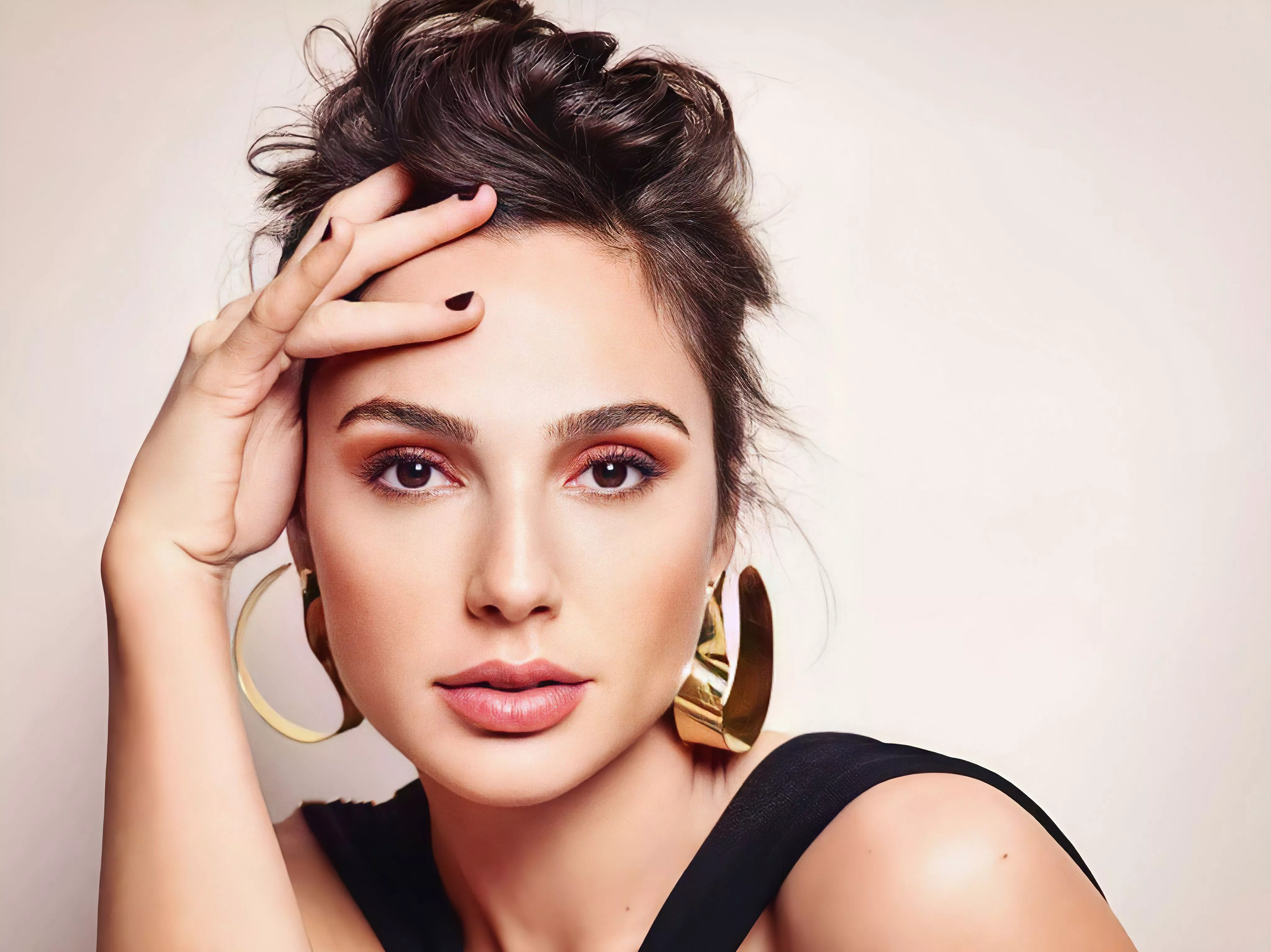 Beautiful actress Gal Gadot face close