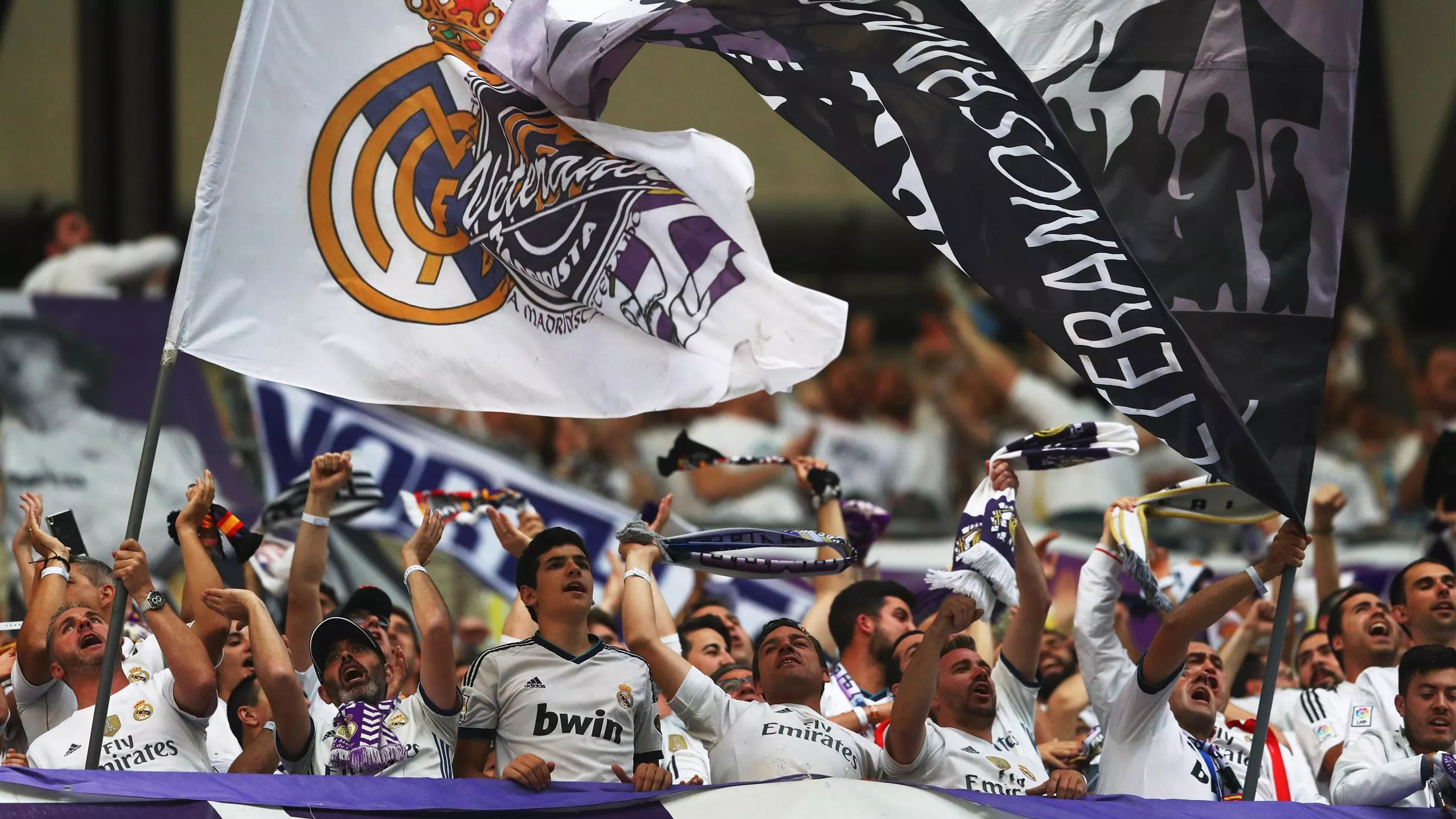 Real Madrid fans remind Atletico