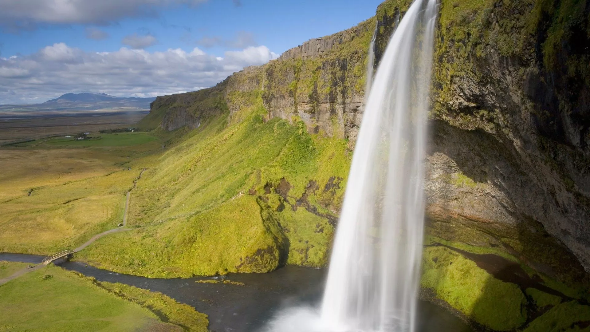 Windows 7 waterfall wallpaper