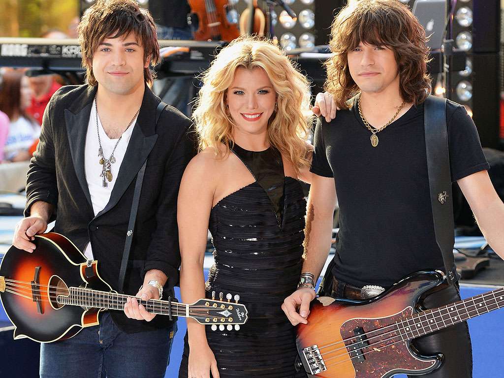 Grammys 2015: The Band Perry Wins Best