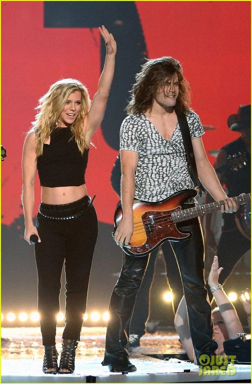 The Band Perry Performs 'Chainsaw' at