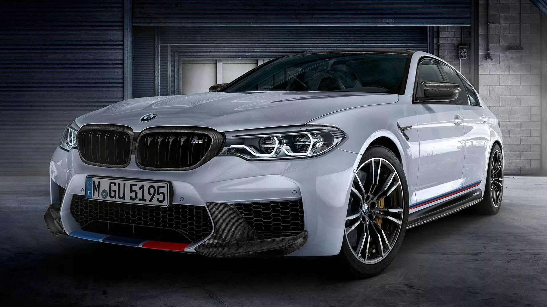 Download BMW M5 Series White Wallpaper