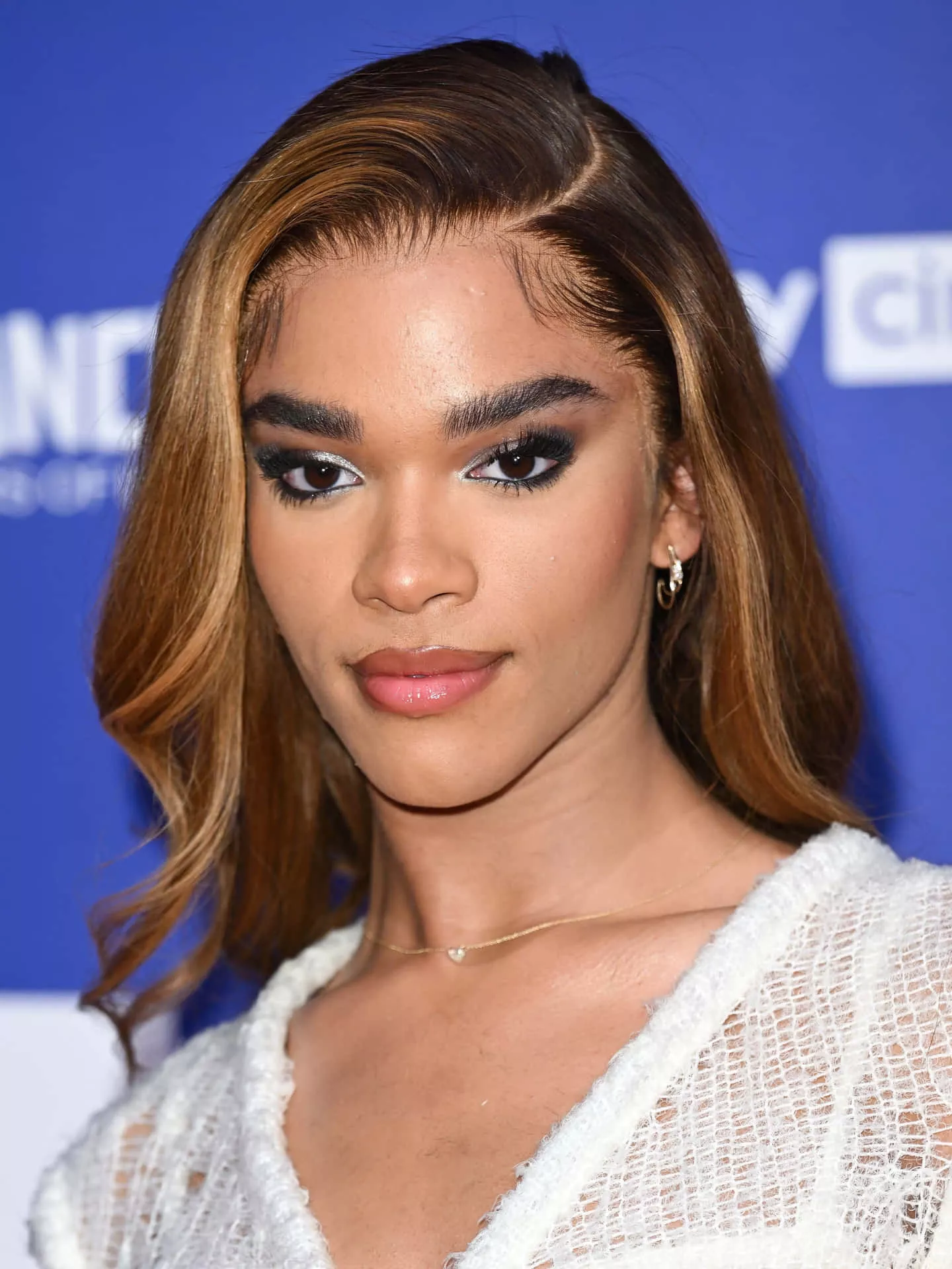 Download Elegant Portrait Yasmin Finney