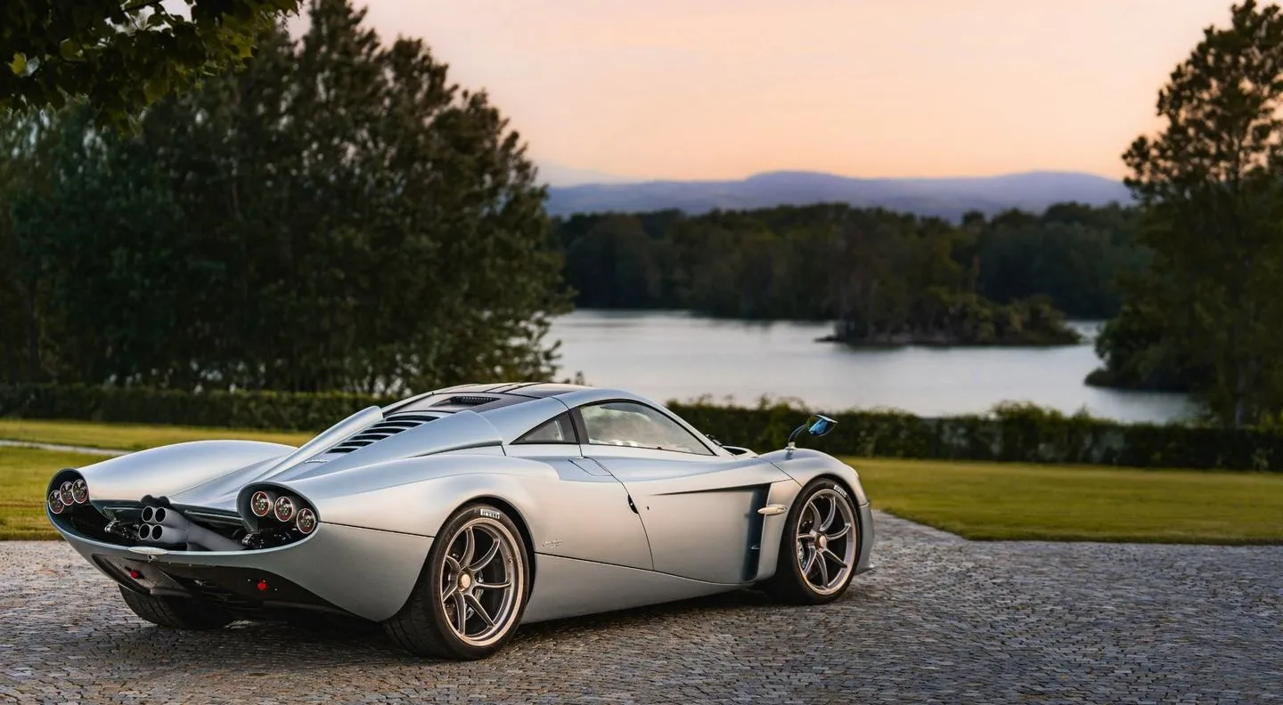 Pagani Building 5 Longtail Huayra