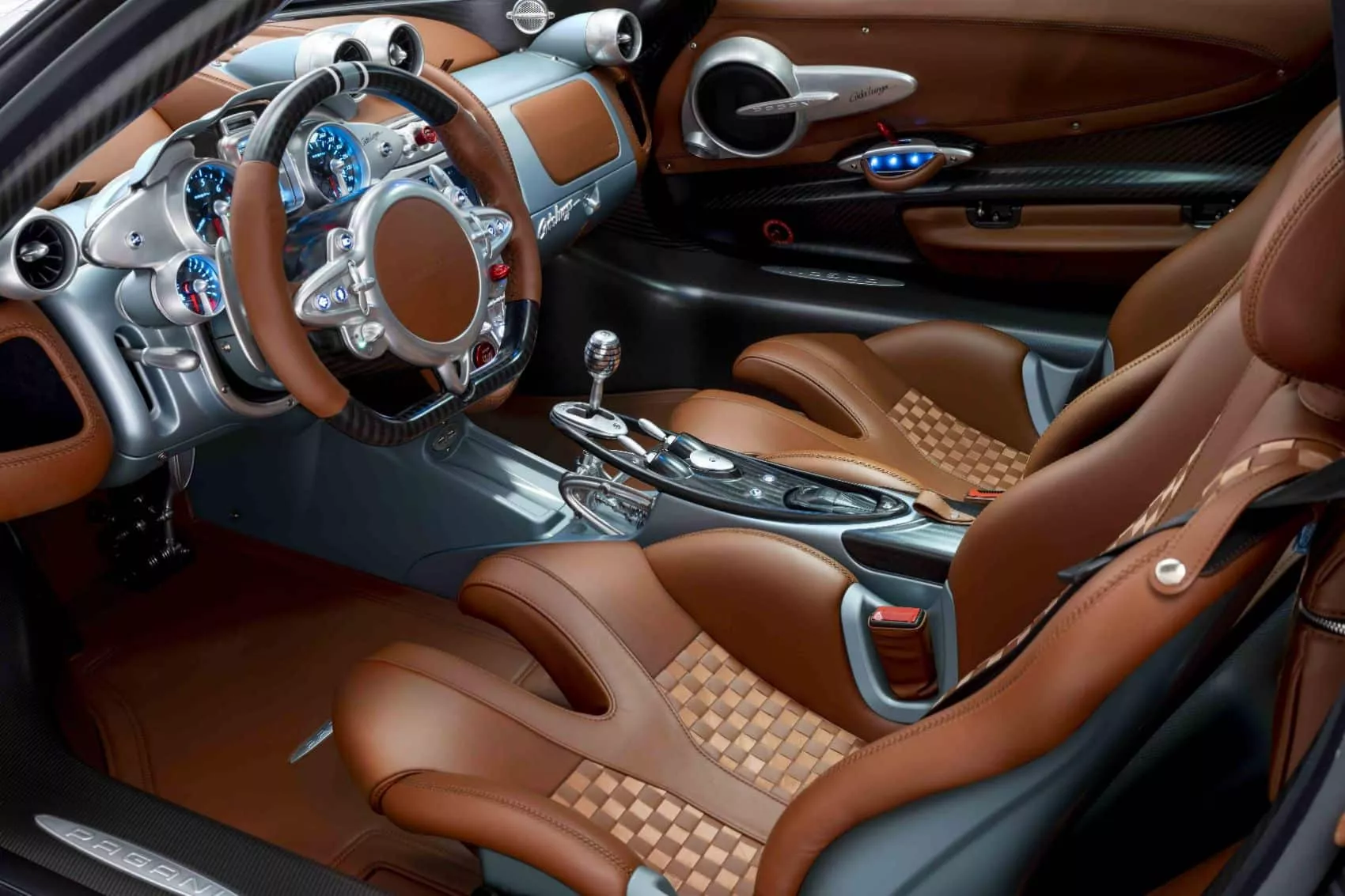 Incredible Pagani Huayra Codalunga Pays