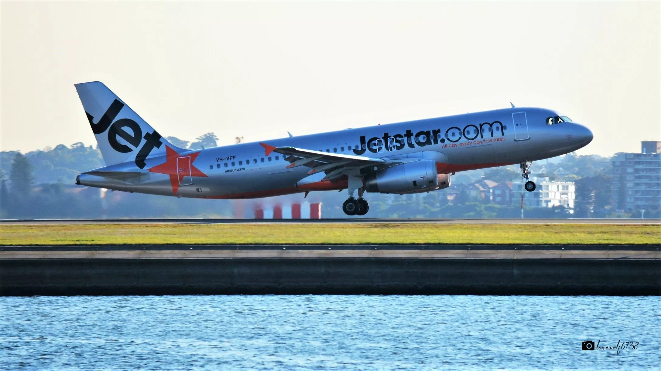 VH VFF Jetstar Airways Airbus A320 232, At Sydney Airport