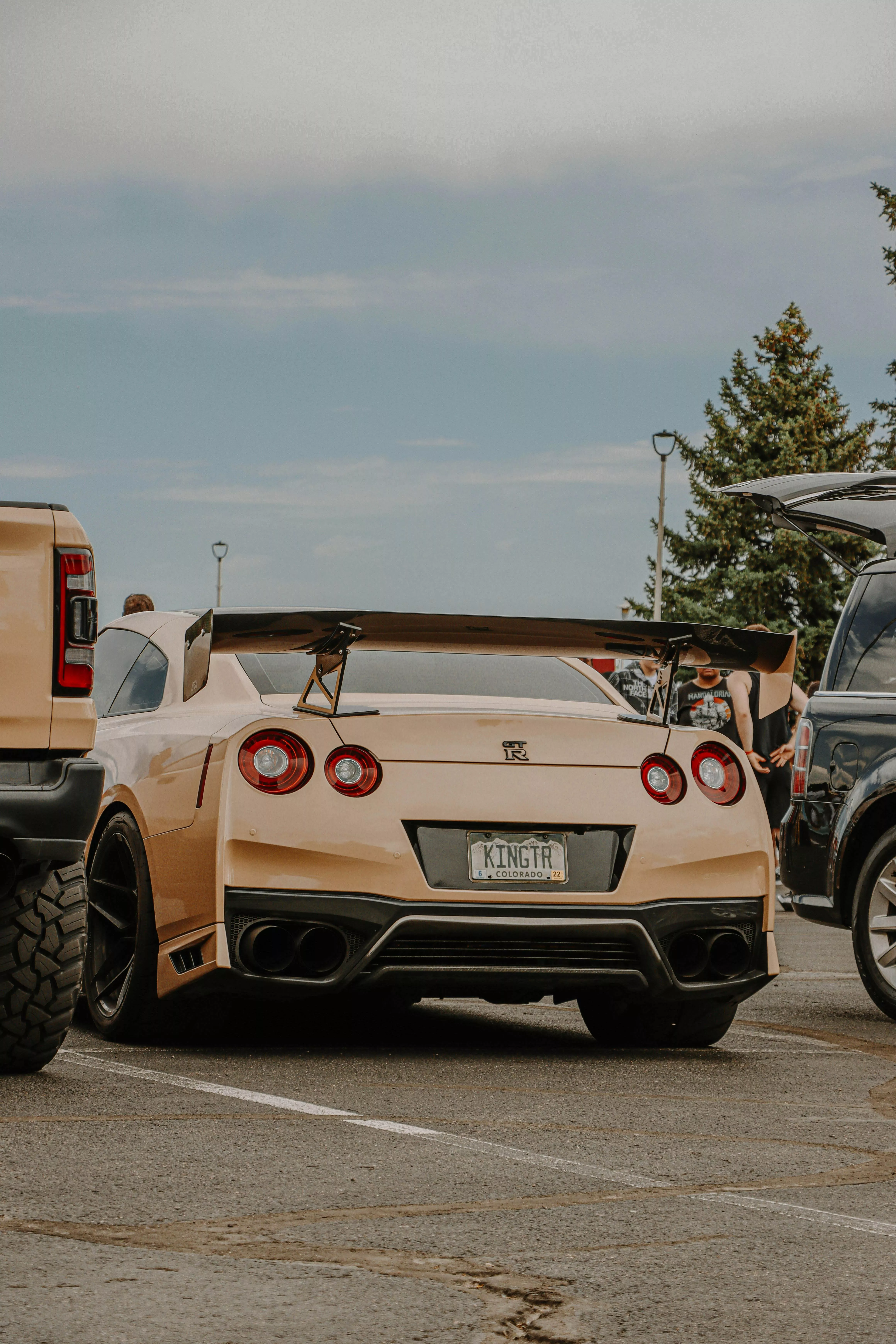 Car Parked on Parking Lot · Free Stock
