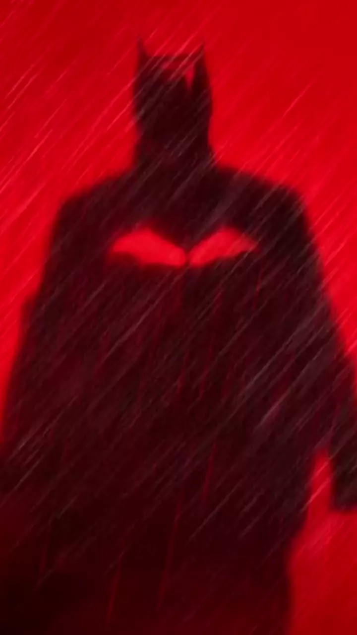 Batman in Heavy Rain Mobile Live Wallpaper