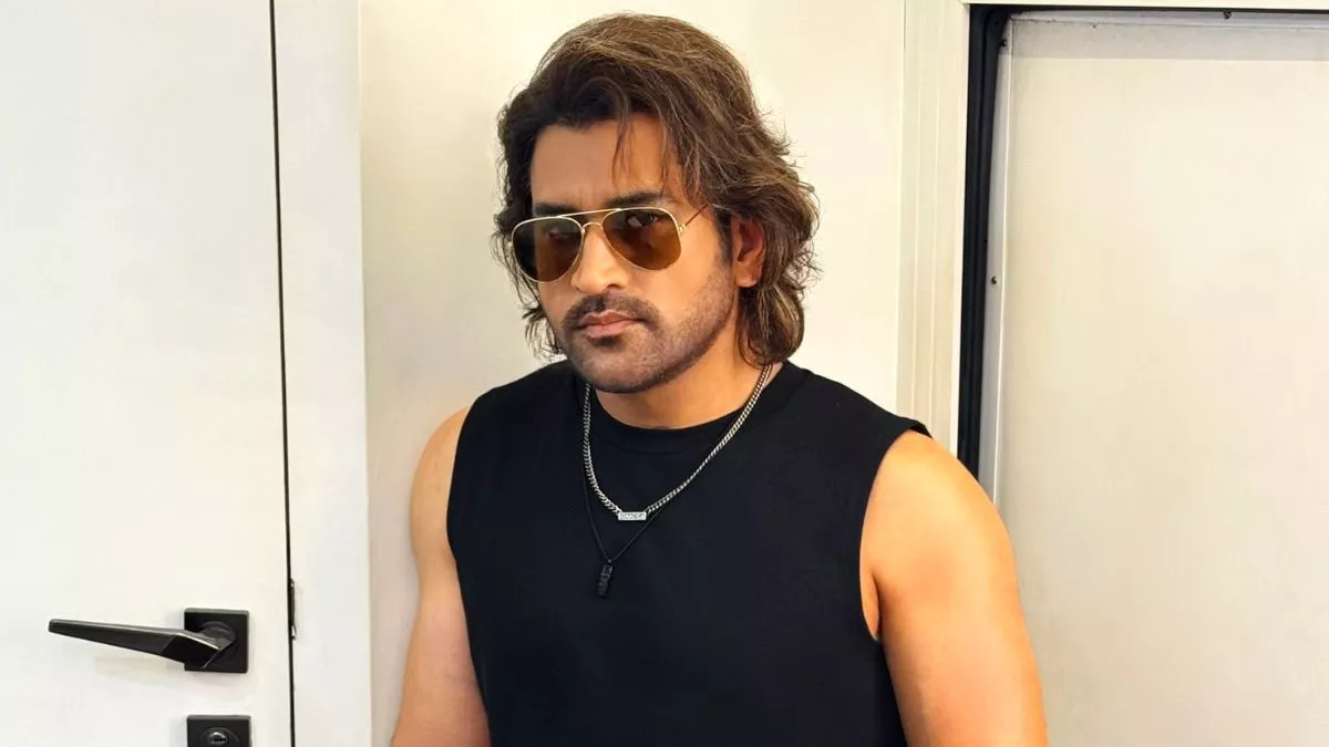 IPL 2024: MS Dhoni Unveils Vintage Long