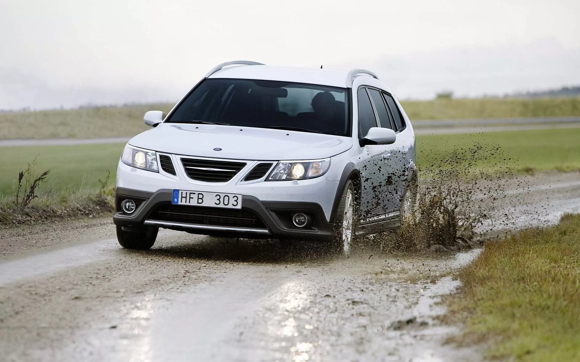 Download Vehicle Saab HD Wallpaper