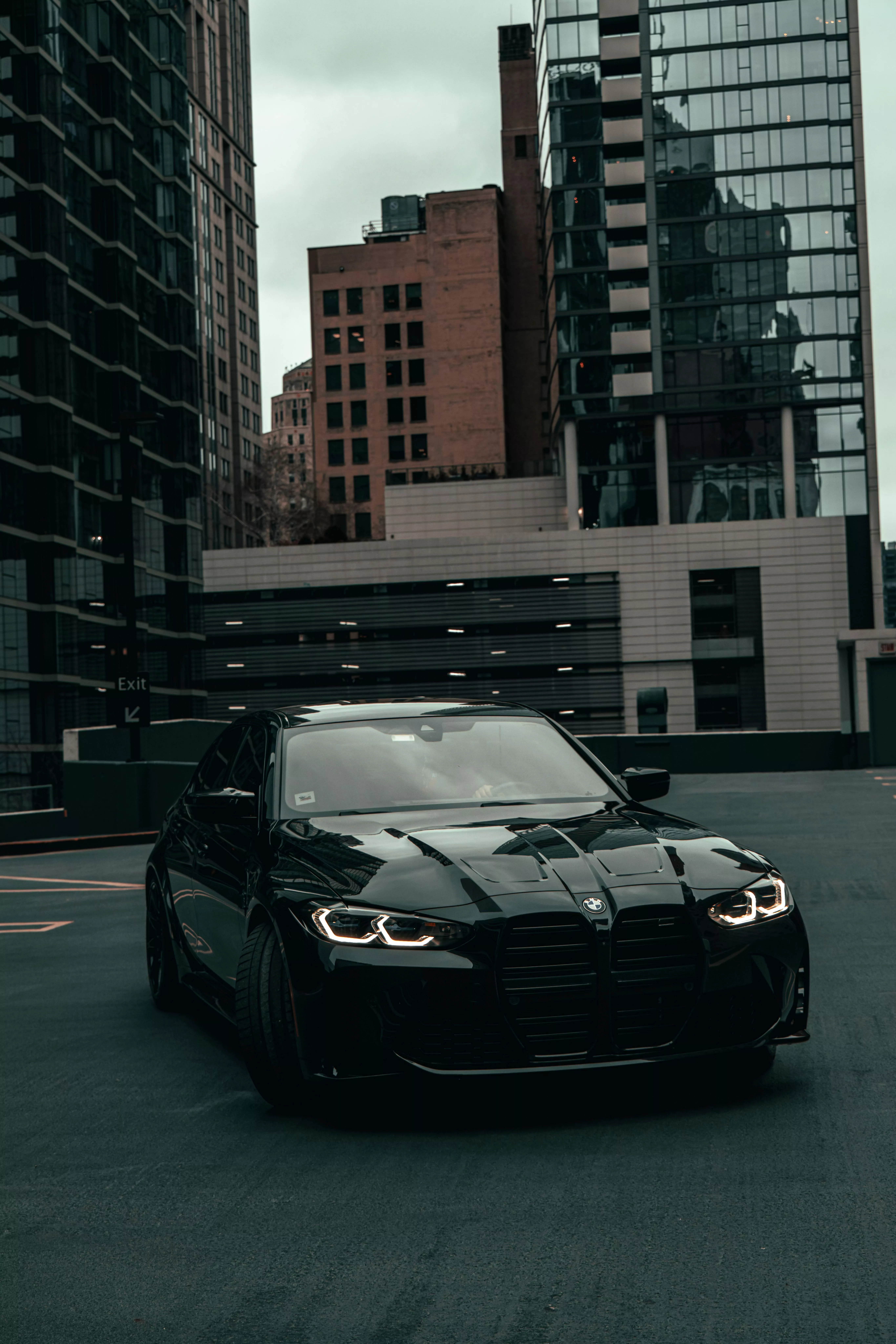 Sleek Black BMW in Chicago Urban Setting · Free