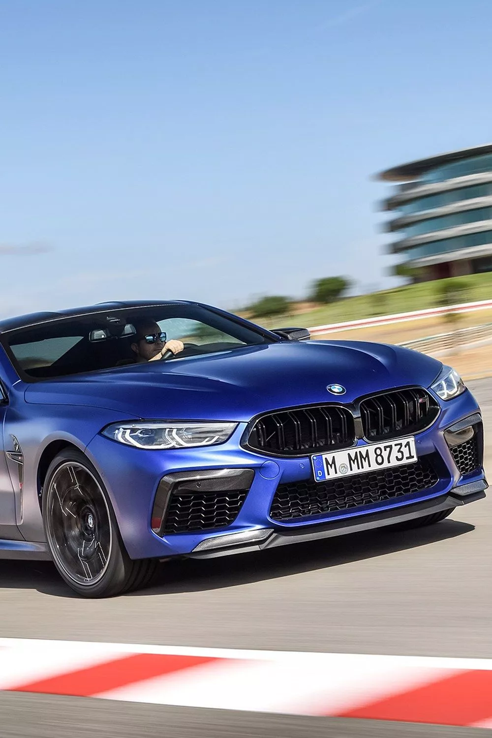 BMW M8 Coupé: Beam me up, speedy