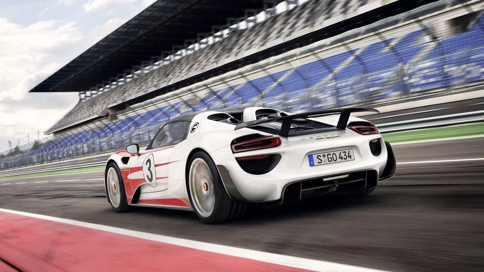 Porsche 918 Spyder Explained