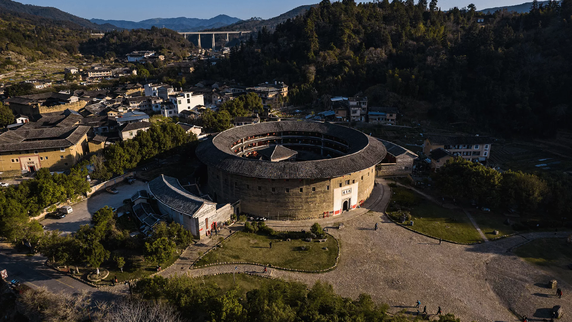 Discover Fujian tulou