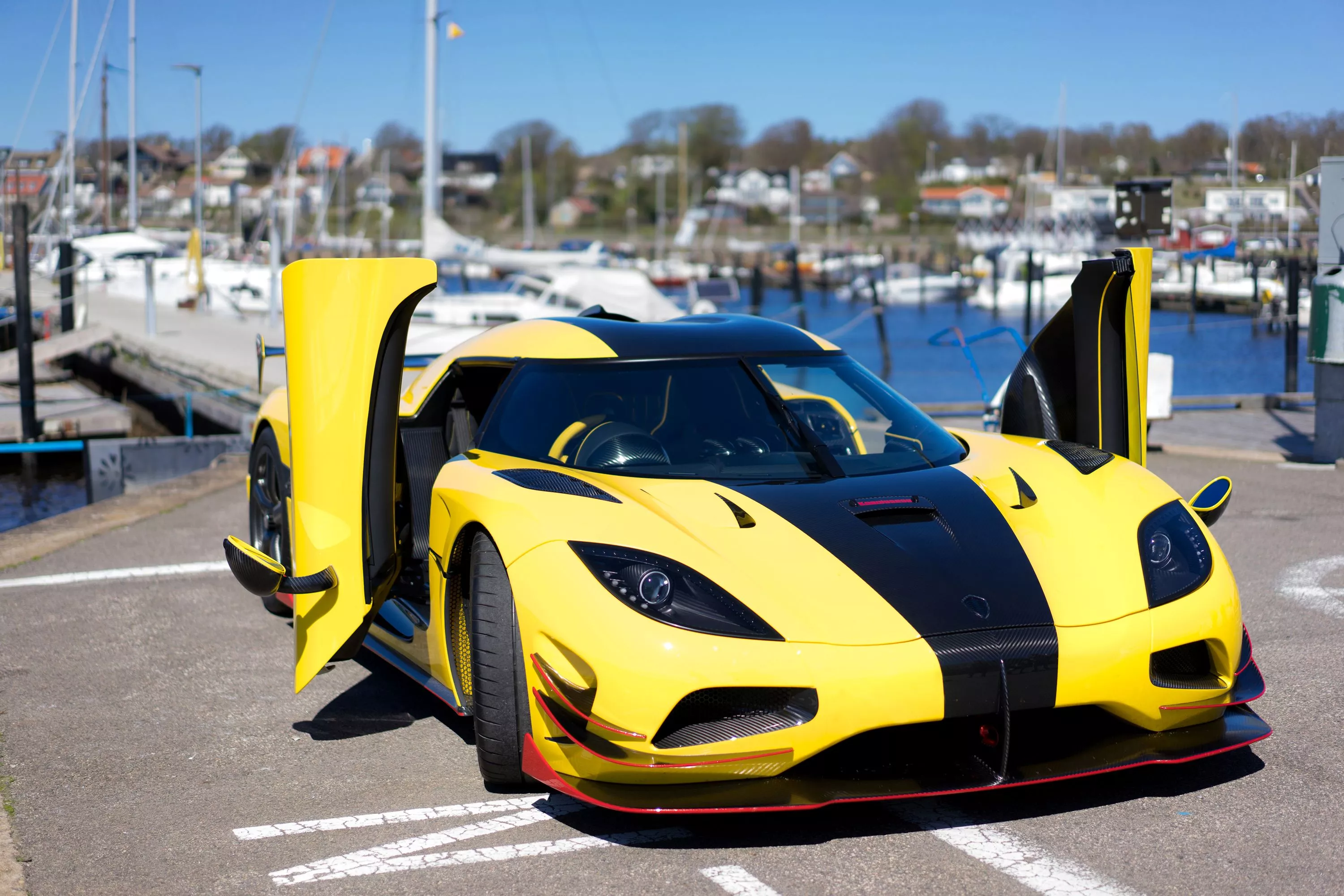 One 1 Worldwide Yellow auto 3000x2000