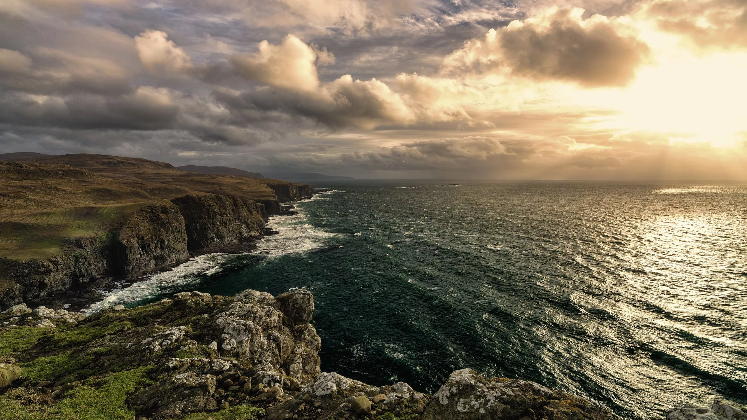 Coastal cliffs at sunset, perfect 4K
